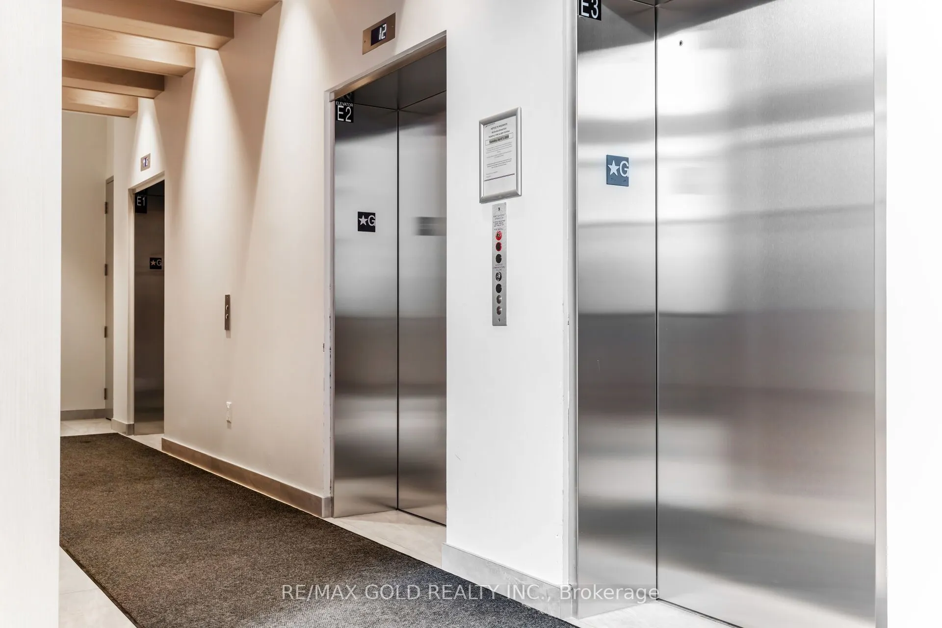 86 dundas Street E, #716