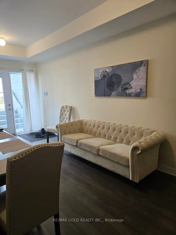 30 Halliford Place, #202