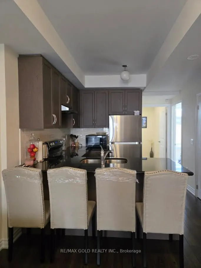 30 Halliford Place, #202