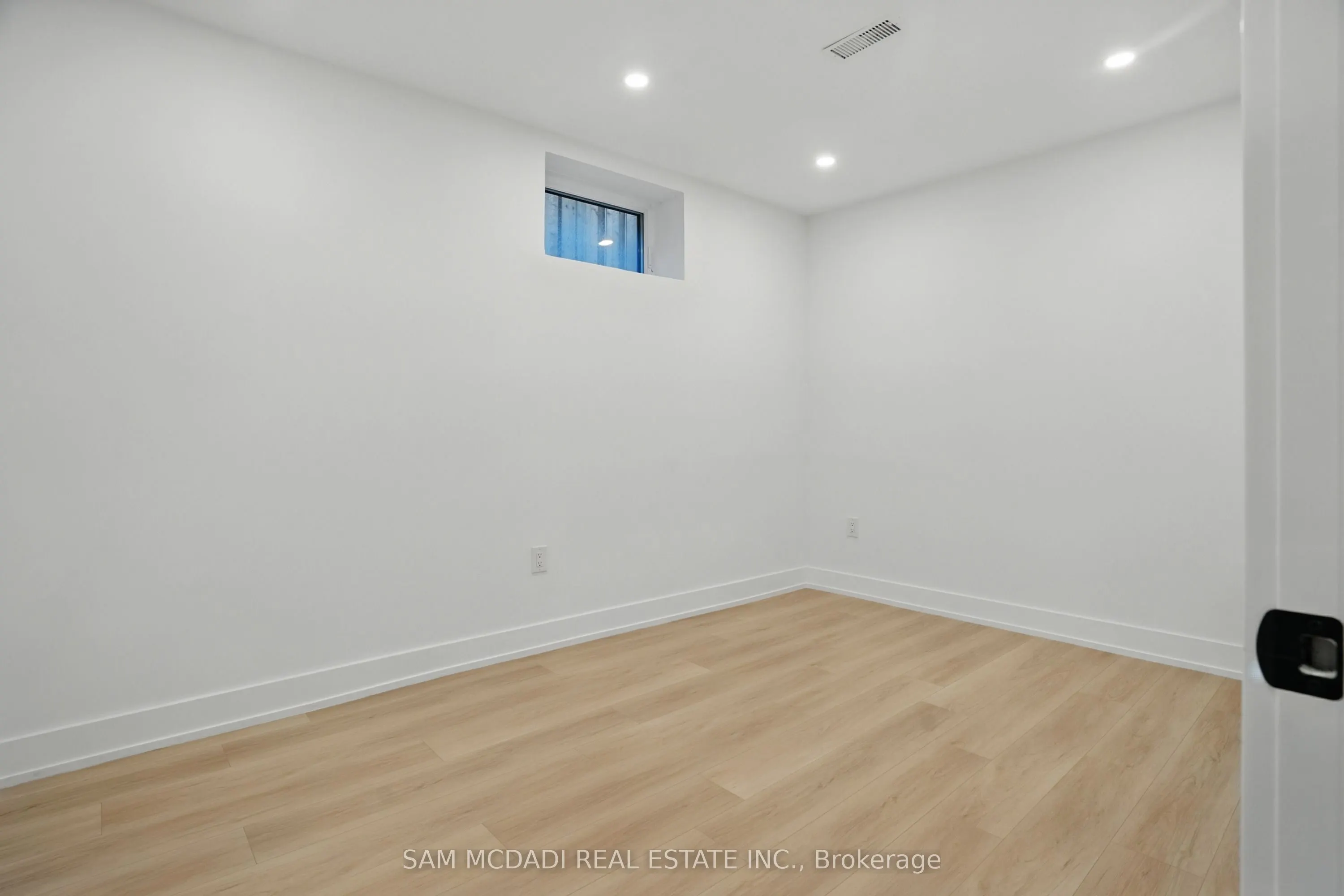 1039 Caven Street