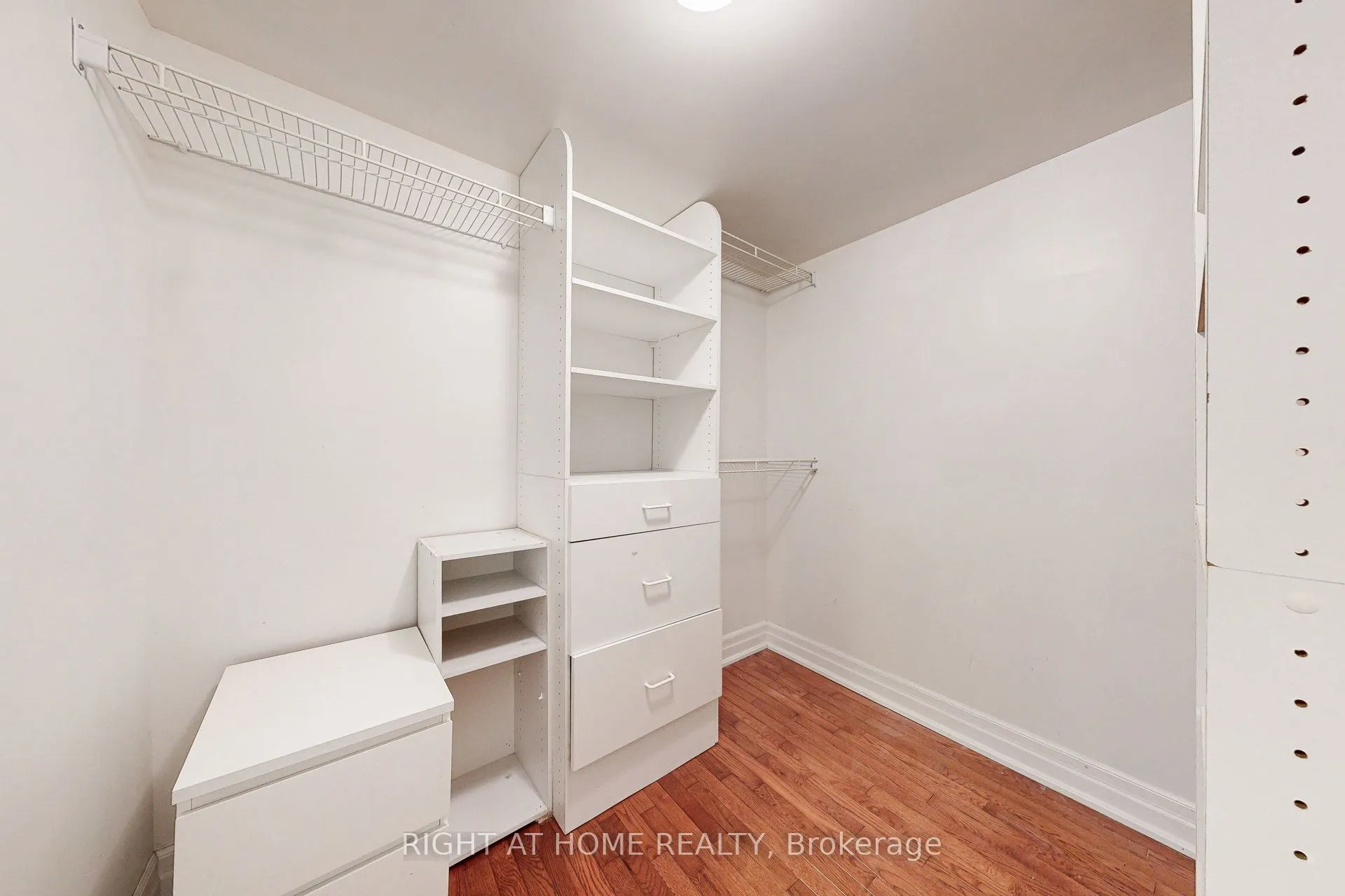 170 Queens Avenue