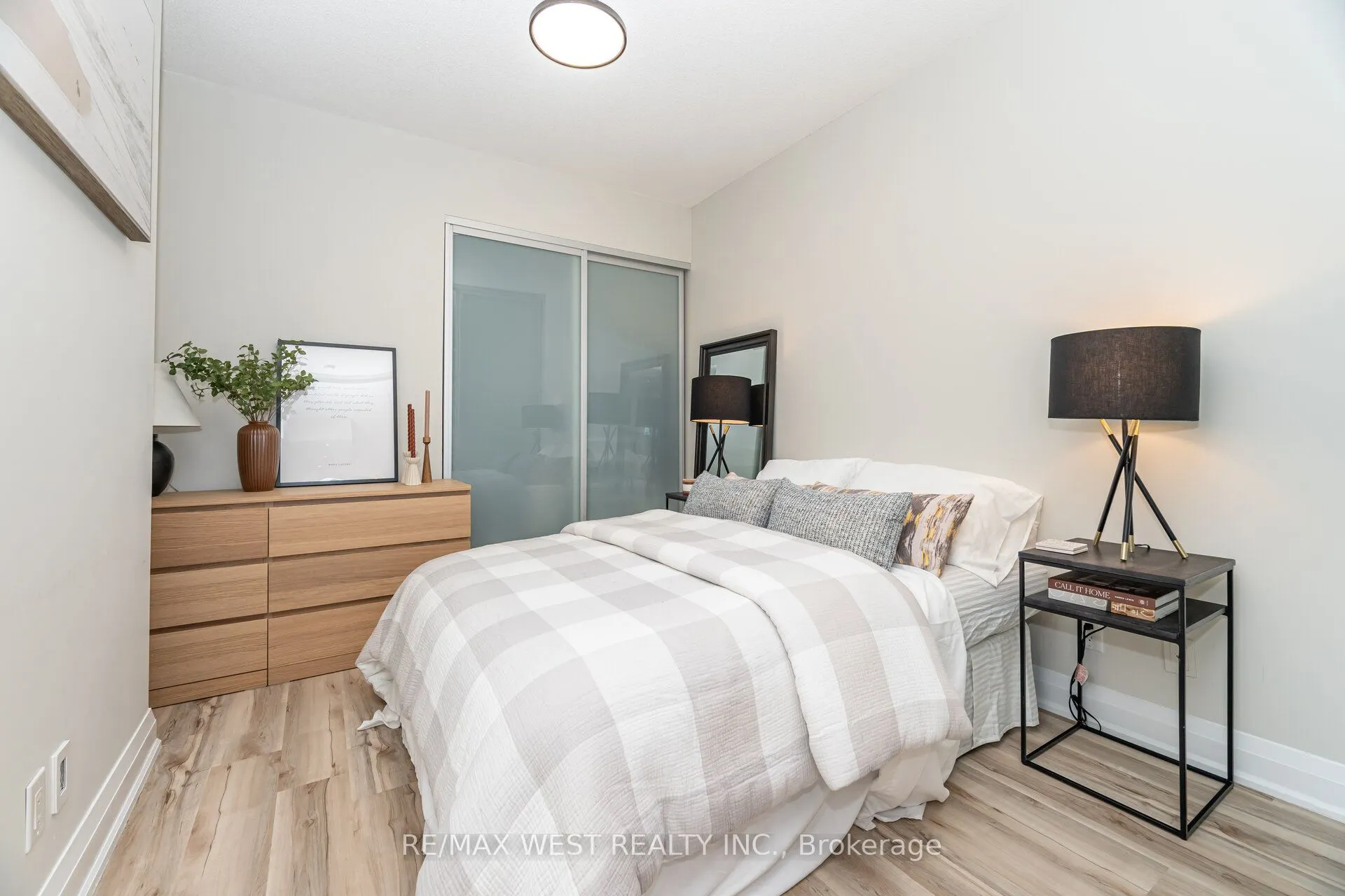 88 Park Lawn Road, #1612