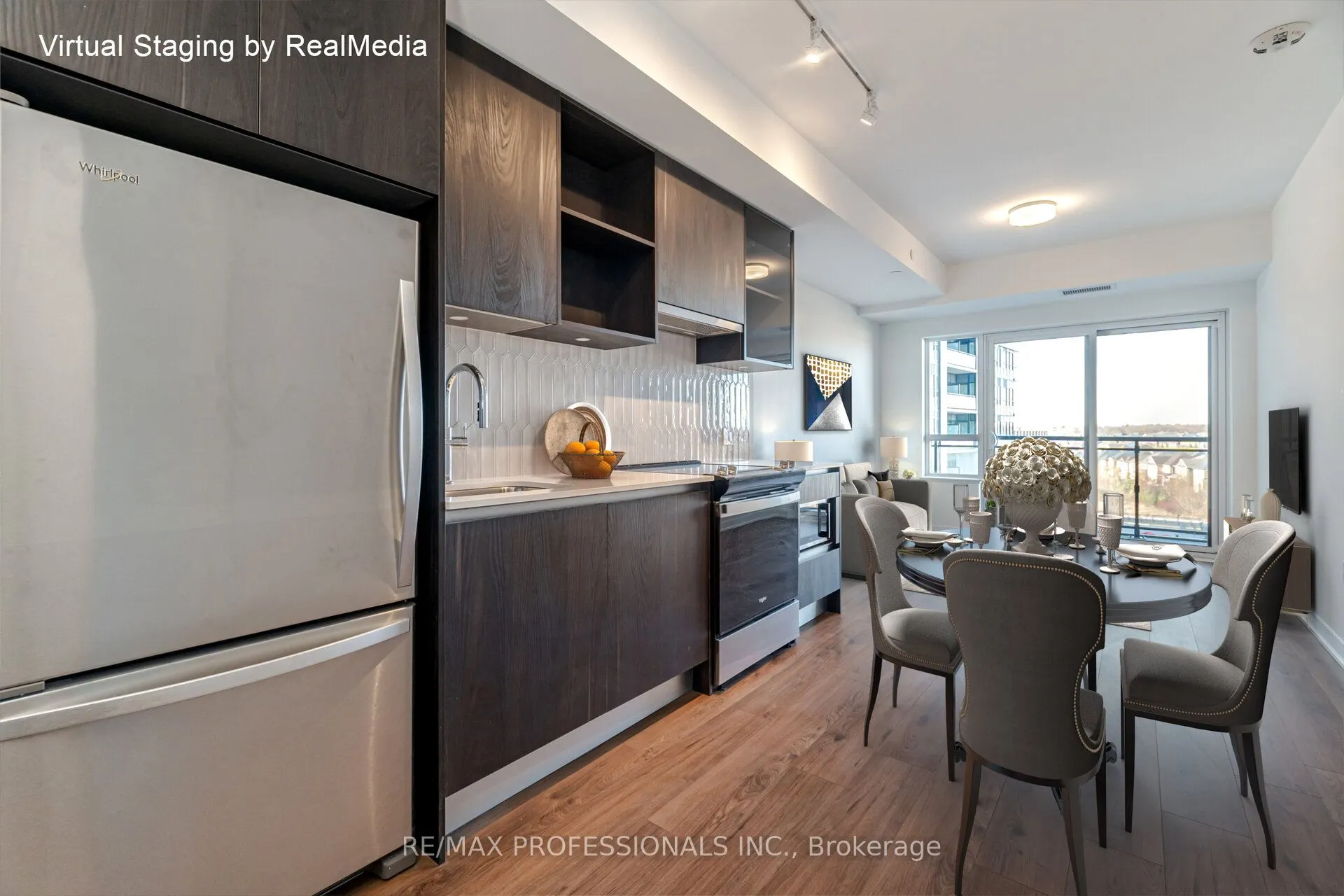 395 Dundas Street W, #603
