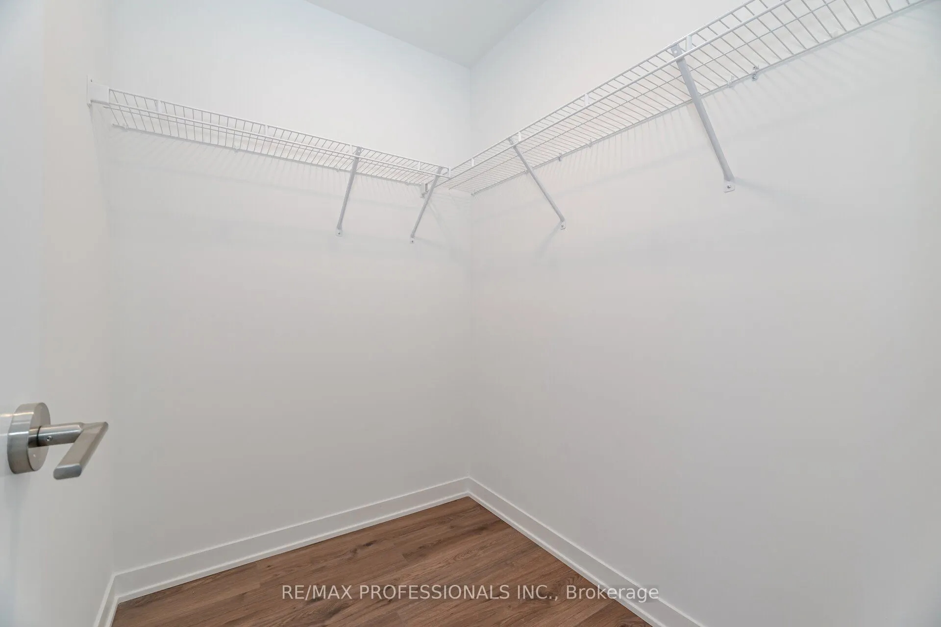 395 Dundas Street W, #603