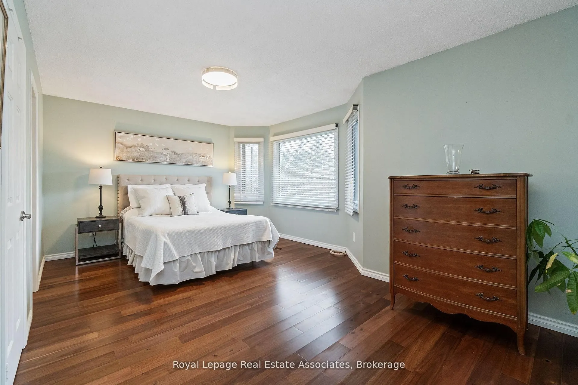 1 Brookbank Court