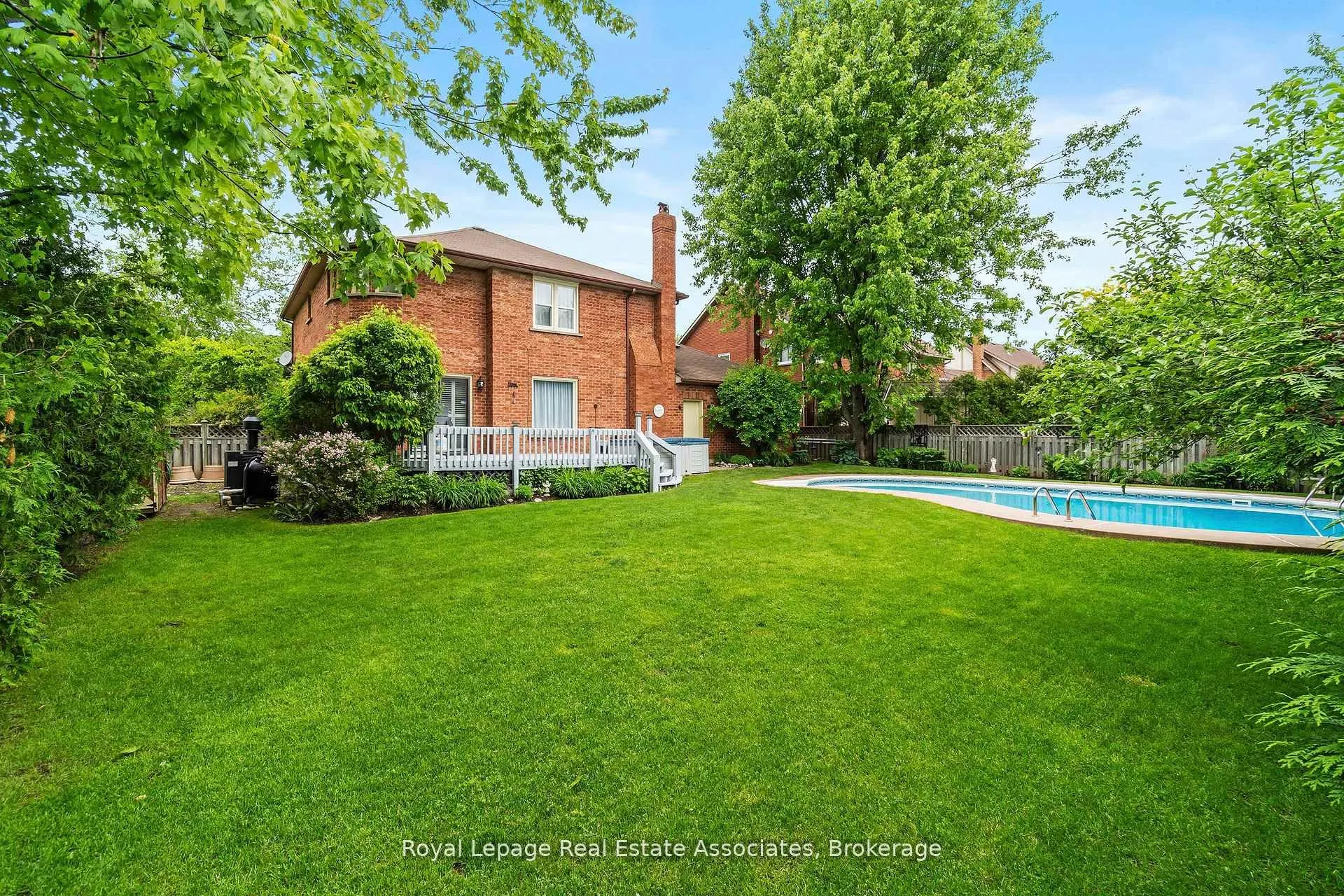 1 Brookbank Court