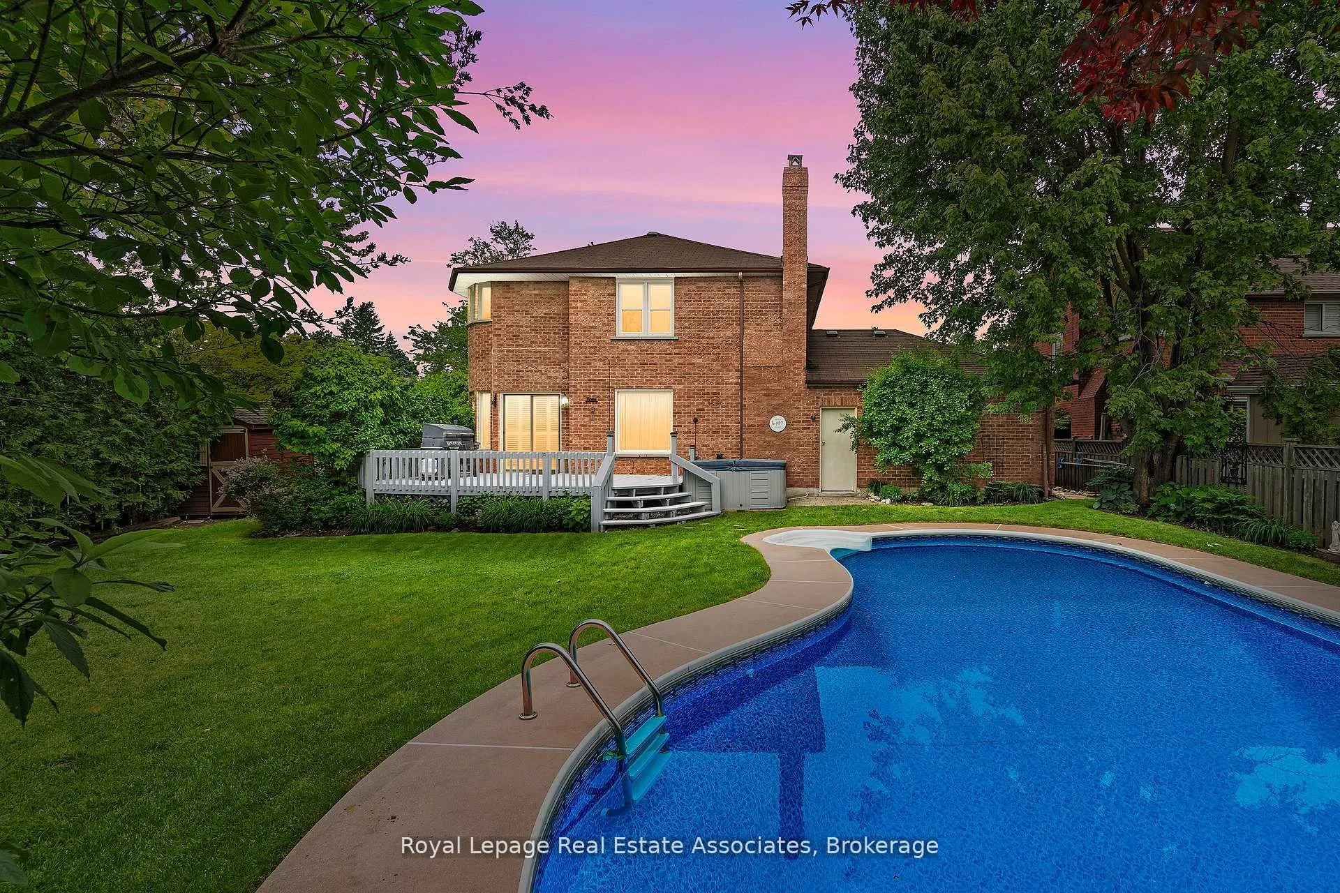 1 Brookbank Court