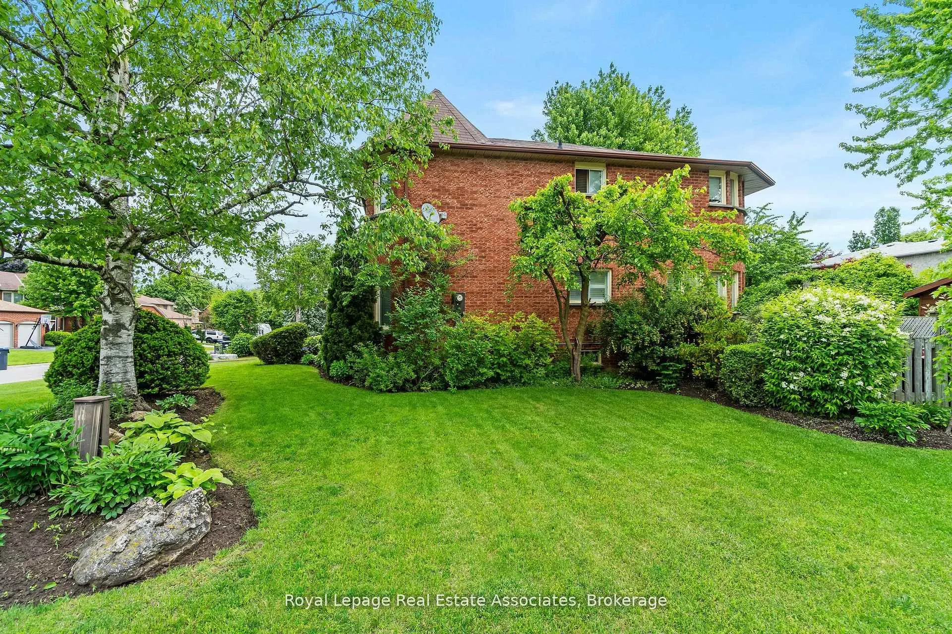 1 Brookbank Court