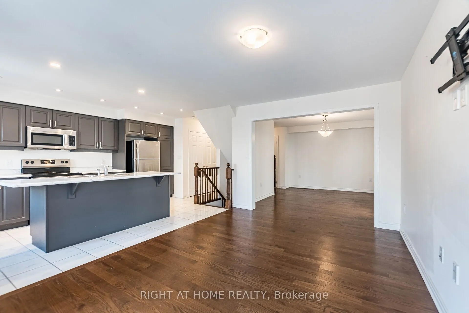 1000 Asleton Boulevard, #98