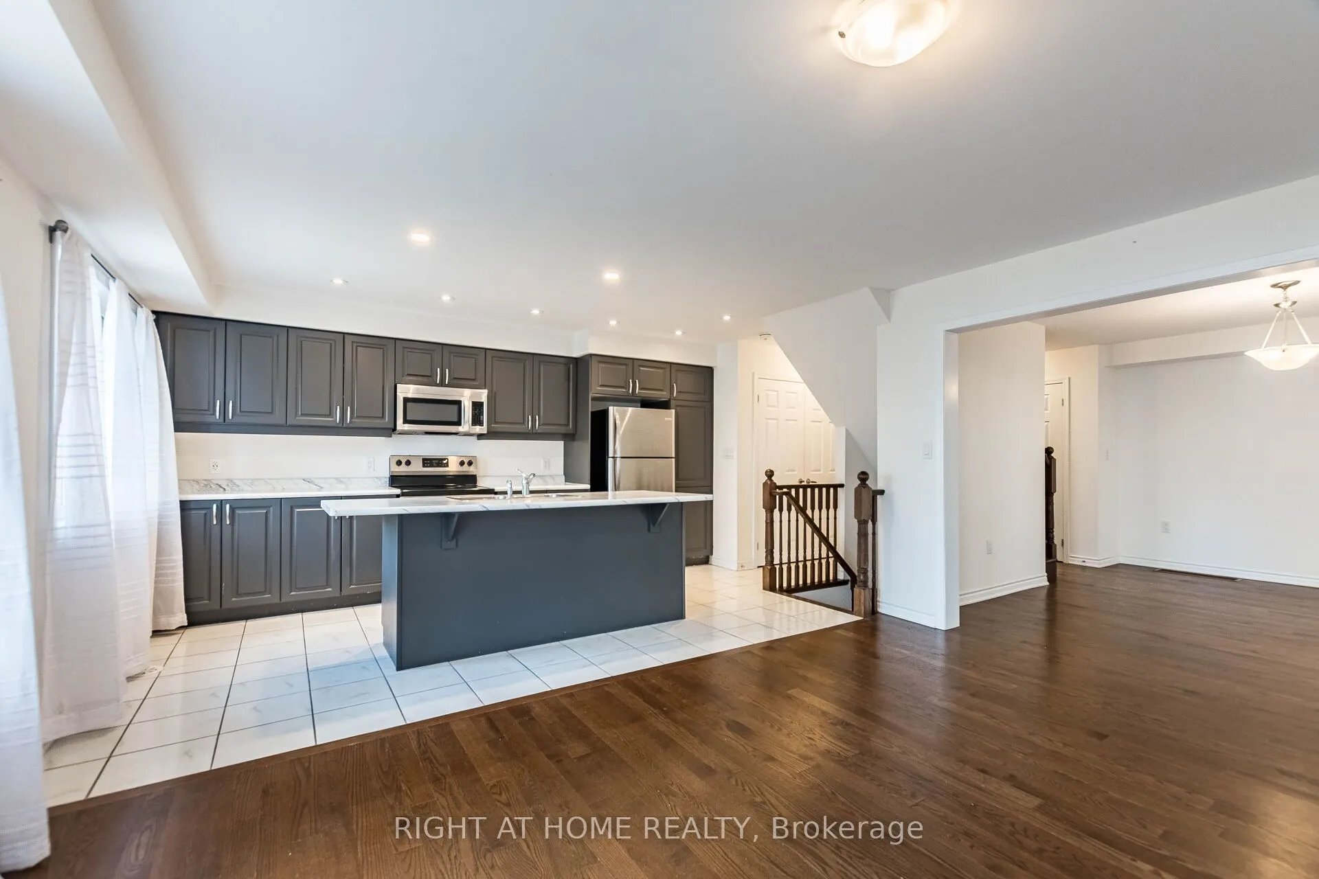 1000 Asleton Boulevard, #98