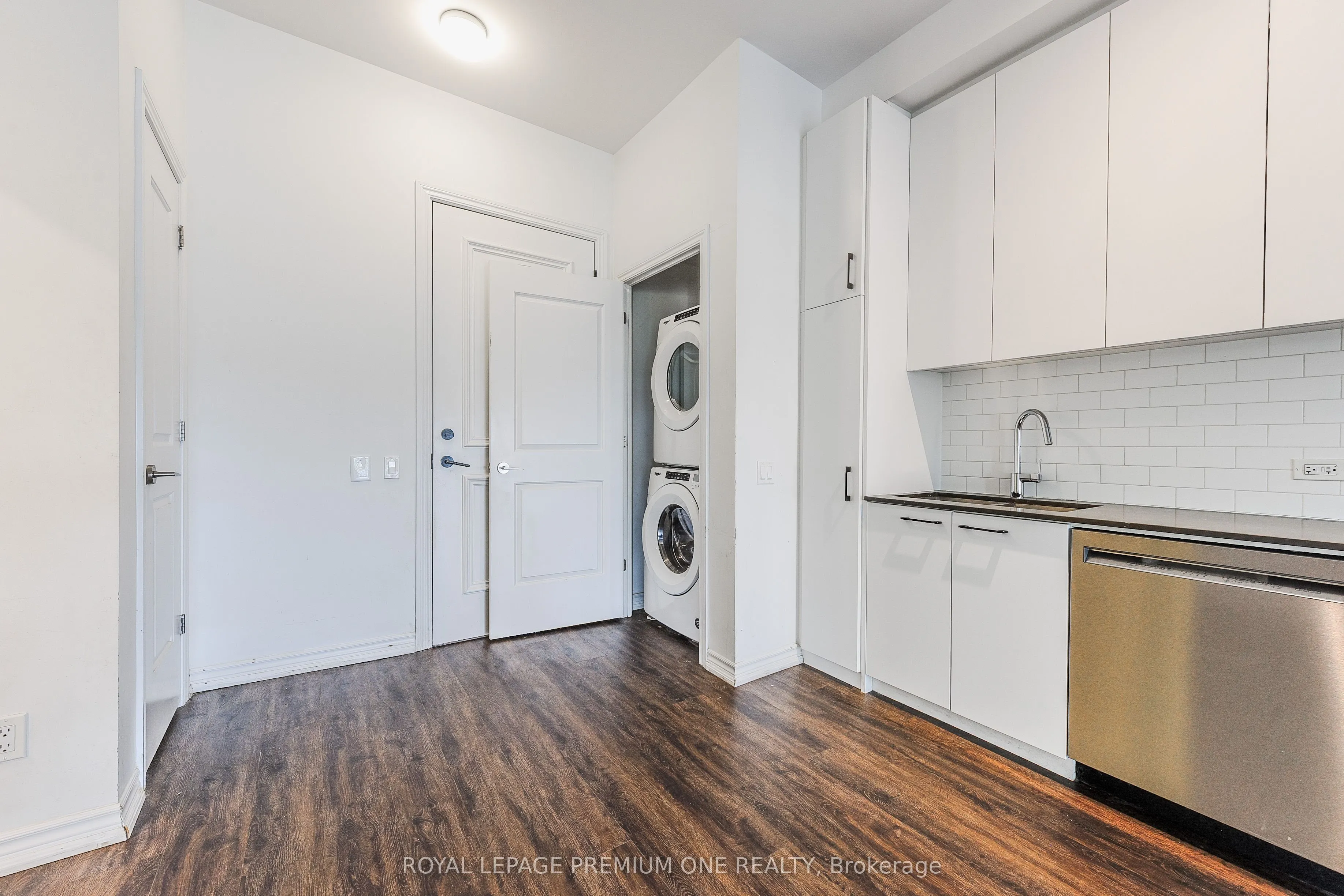 571 Prince Edward Drive N, #709