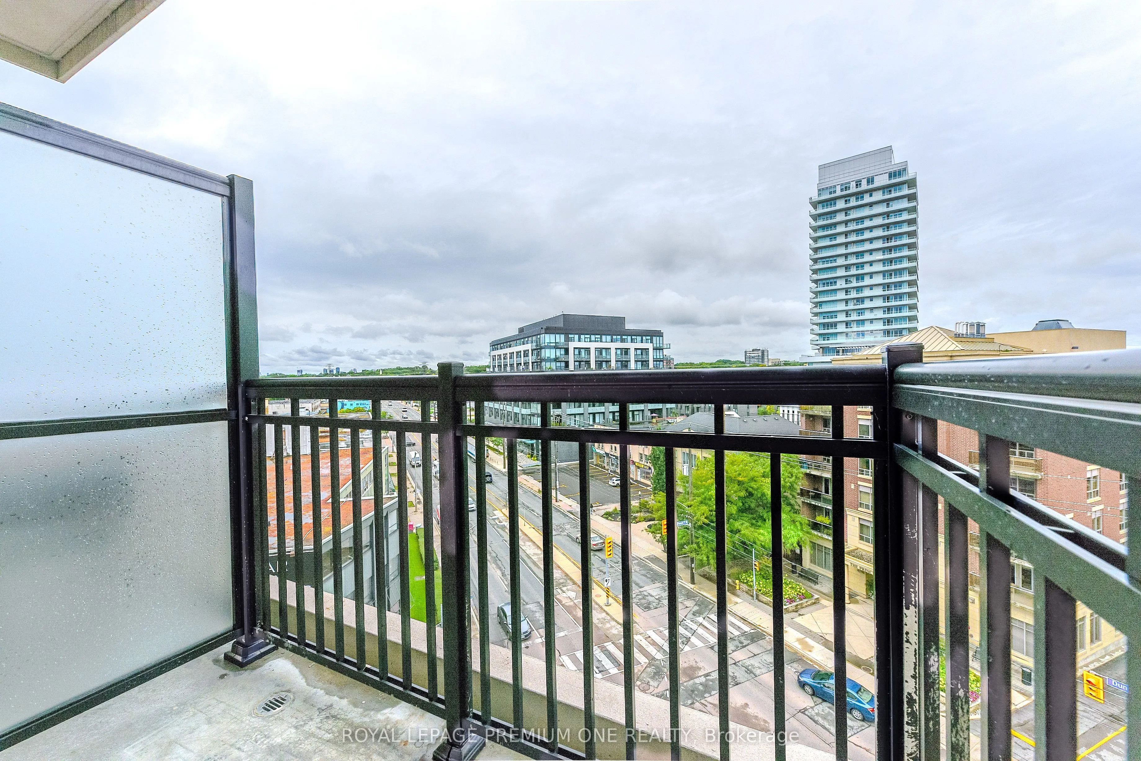 571 Prince Edward Drive N, #709