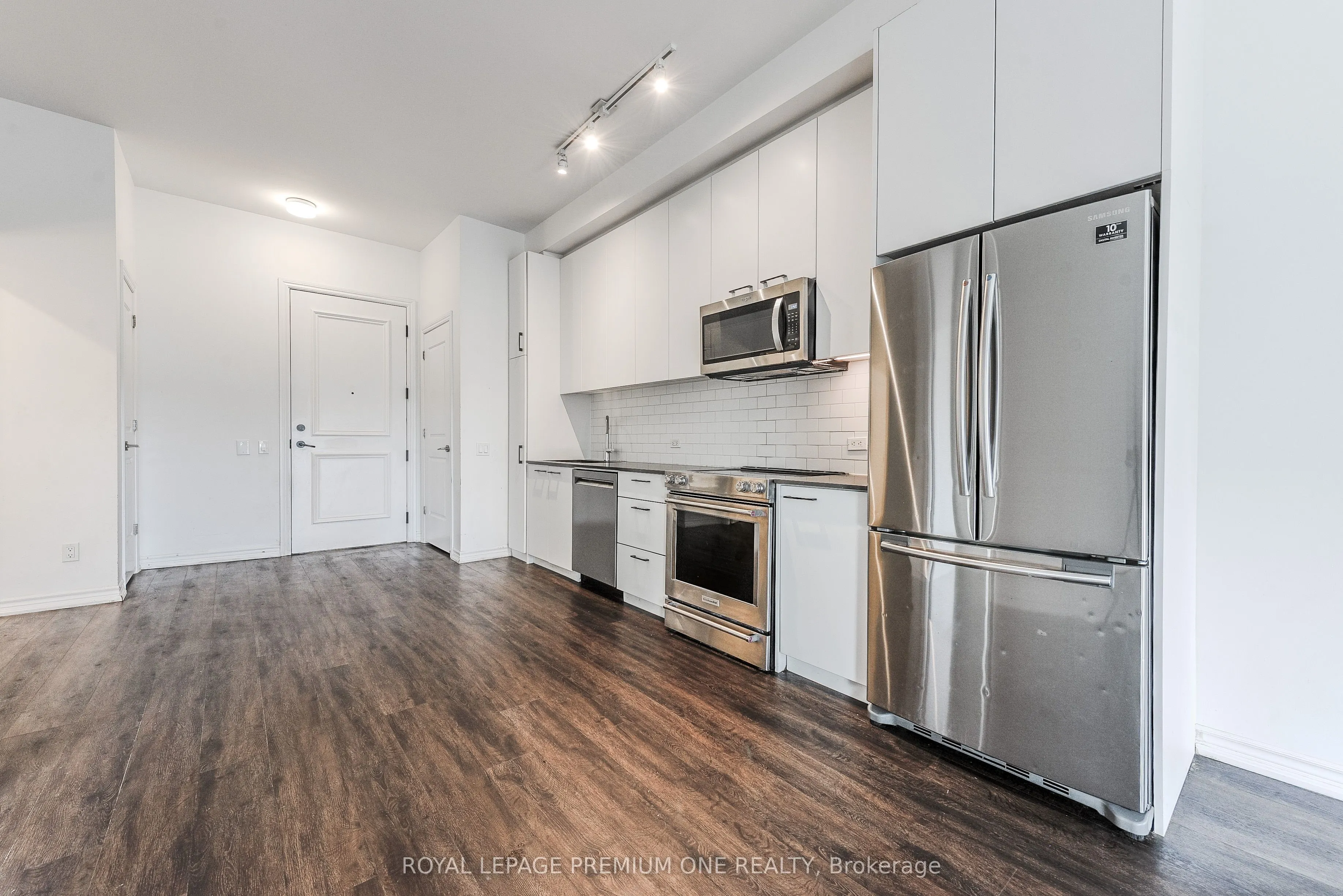571 Prince Edward Drive N, #709