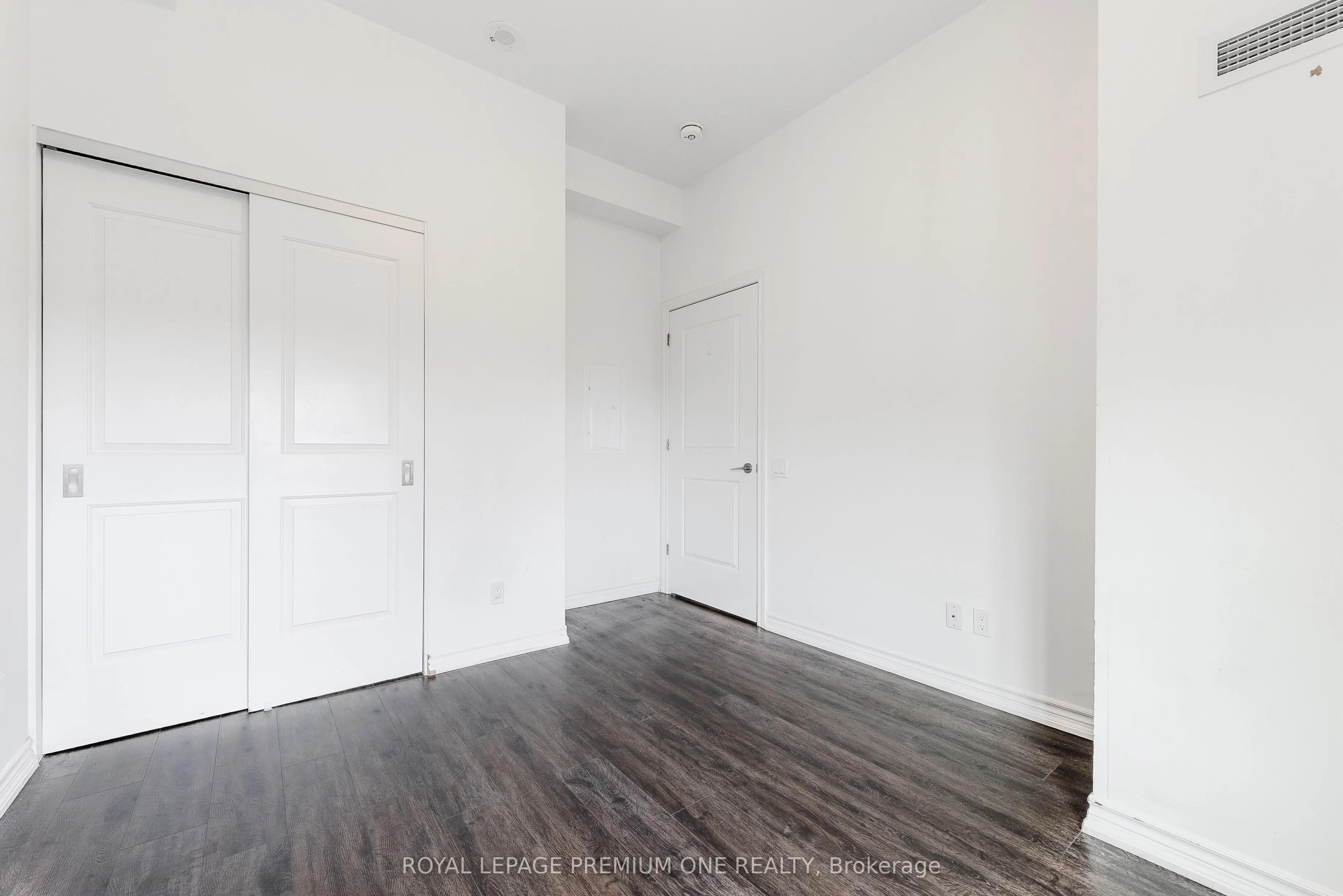 571 Prince Edward Drive N, #709