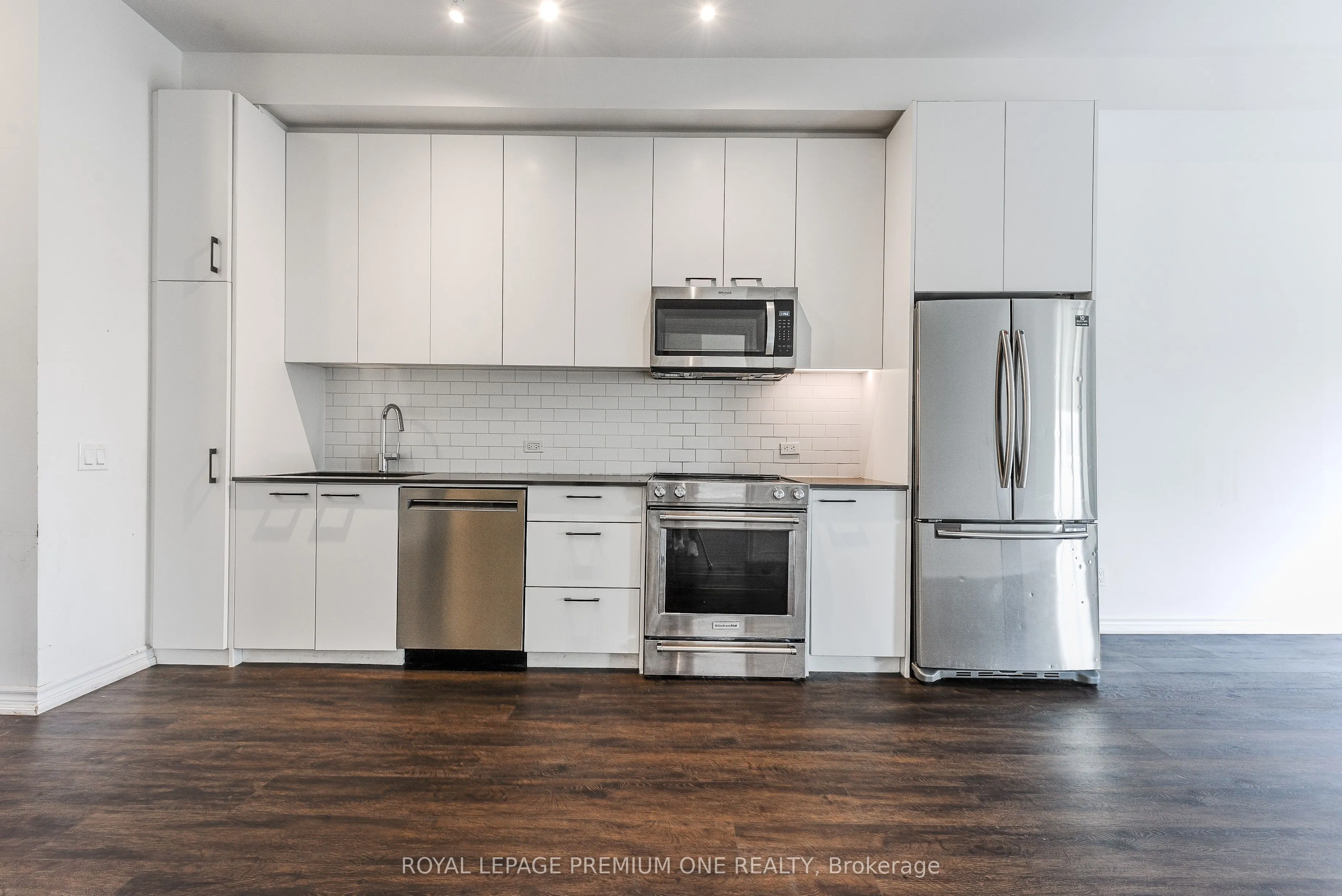 571 Prince Edward Drive N, #709