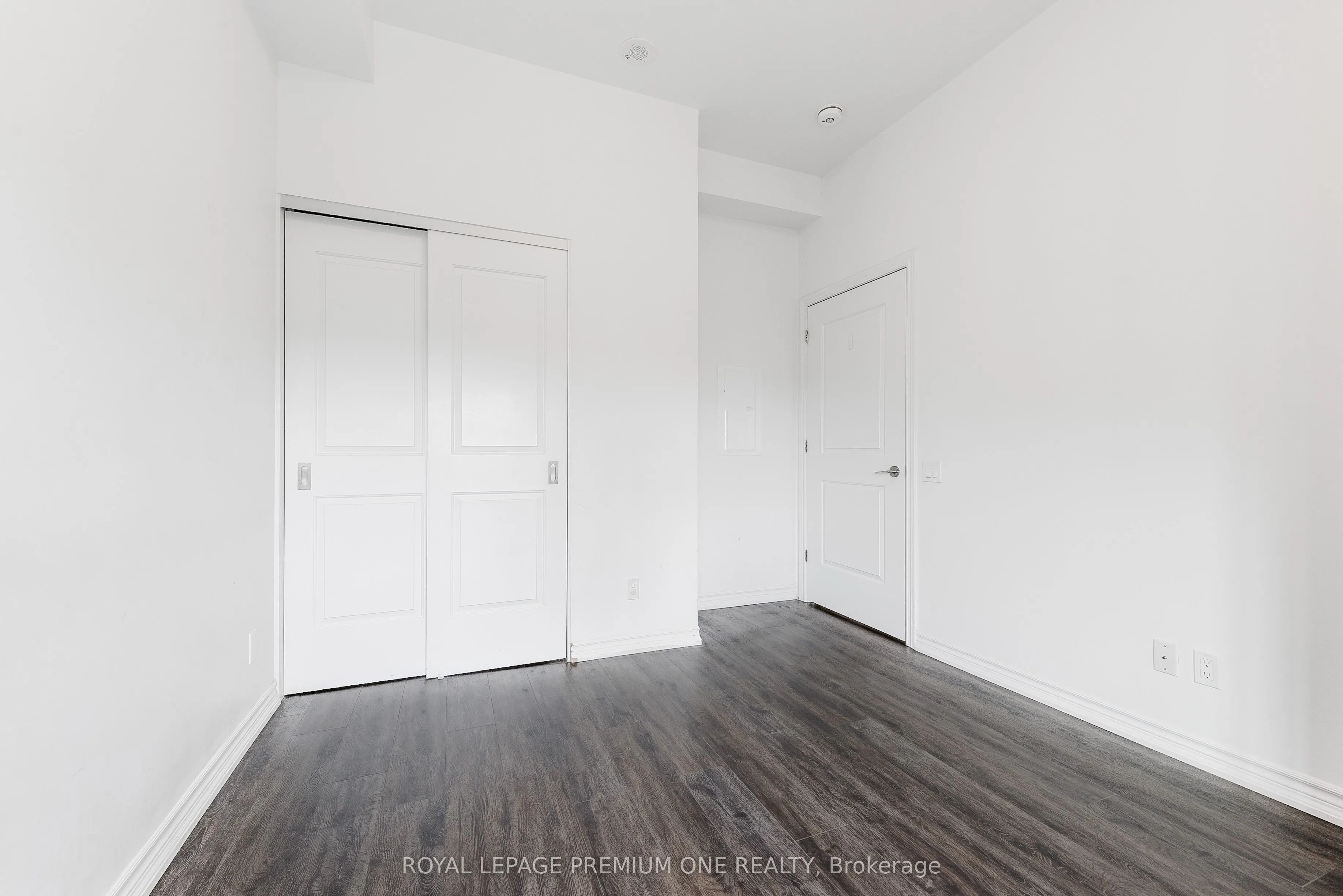 571 Prince Edward Drive N, #709
