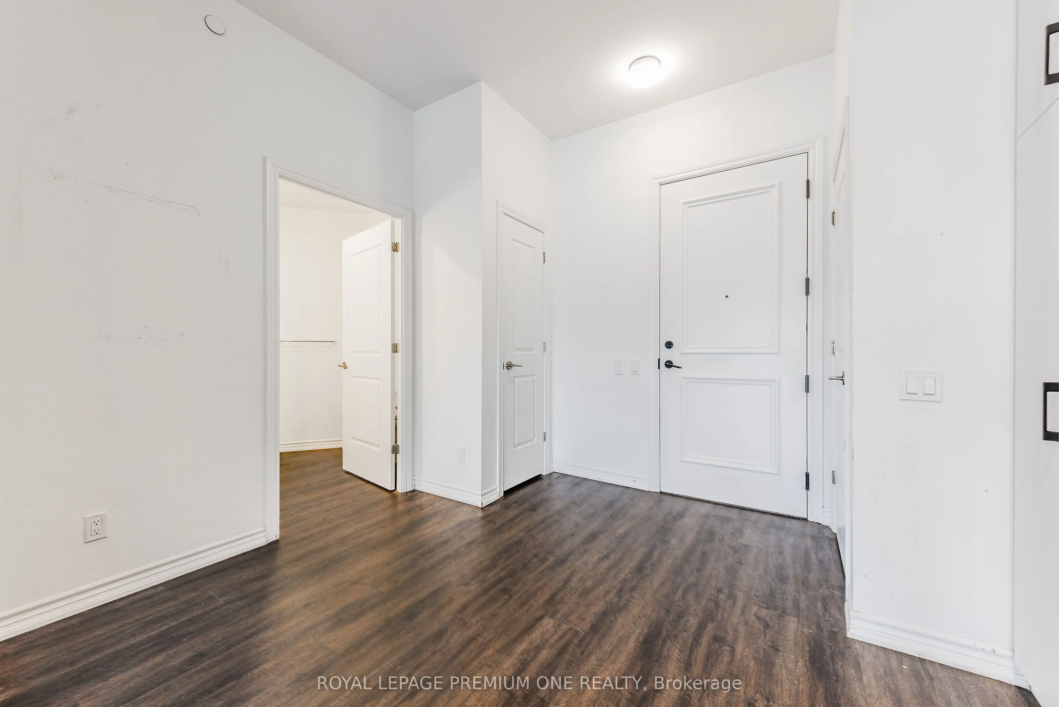 571 Prince Edward Drive N, #709