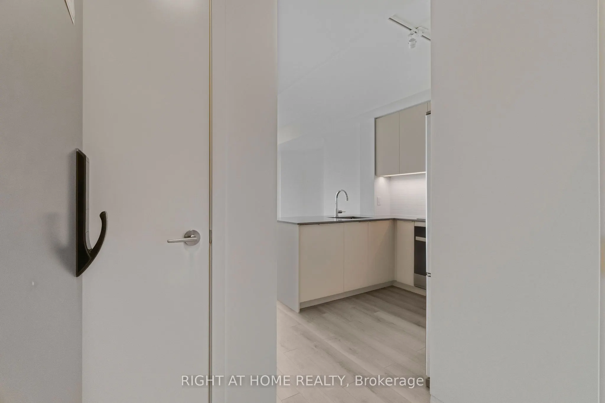 3079 Trafalgar Road, #609