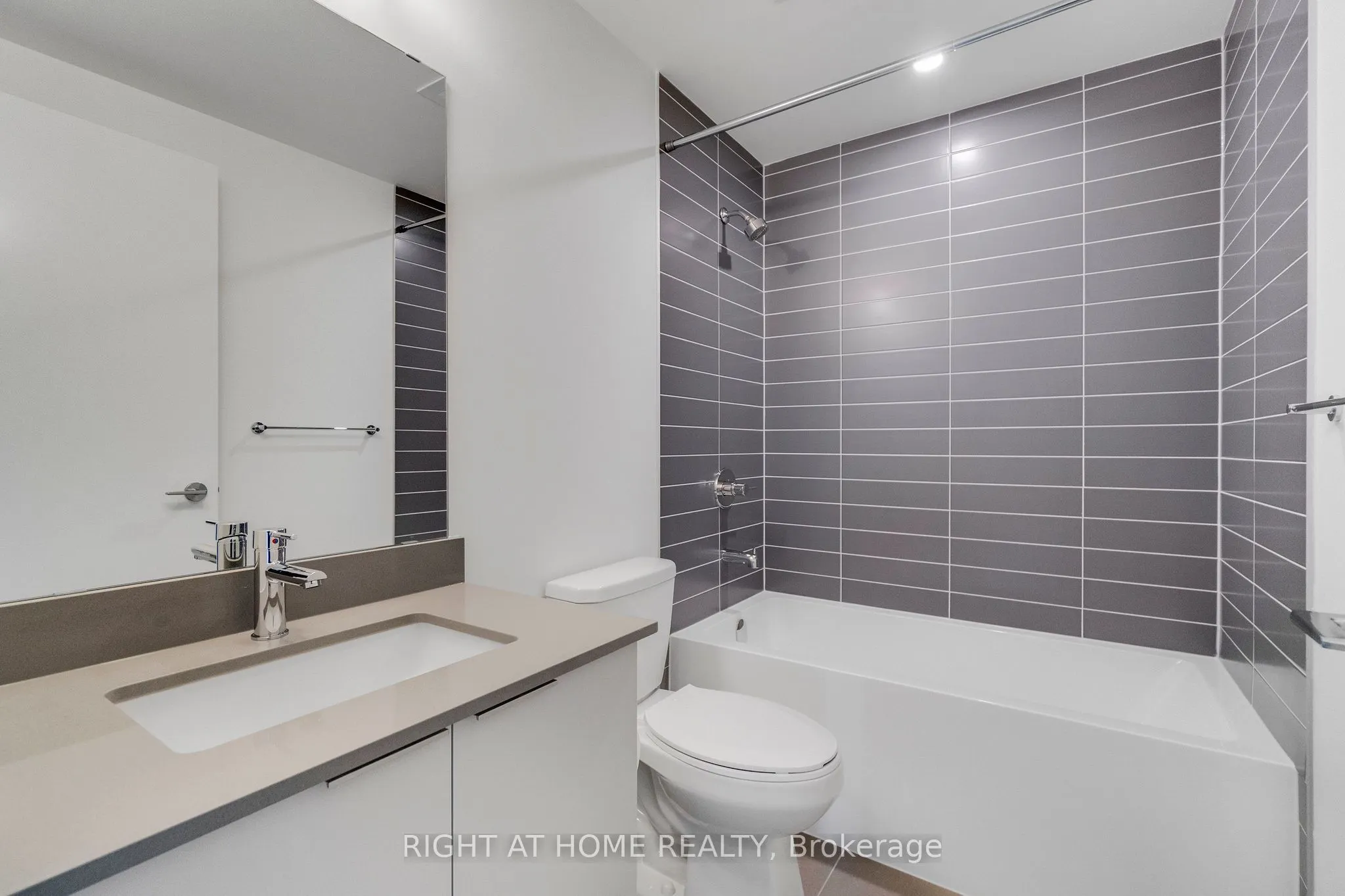 3079 Trafalgar Road, #609