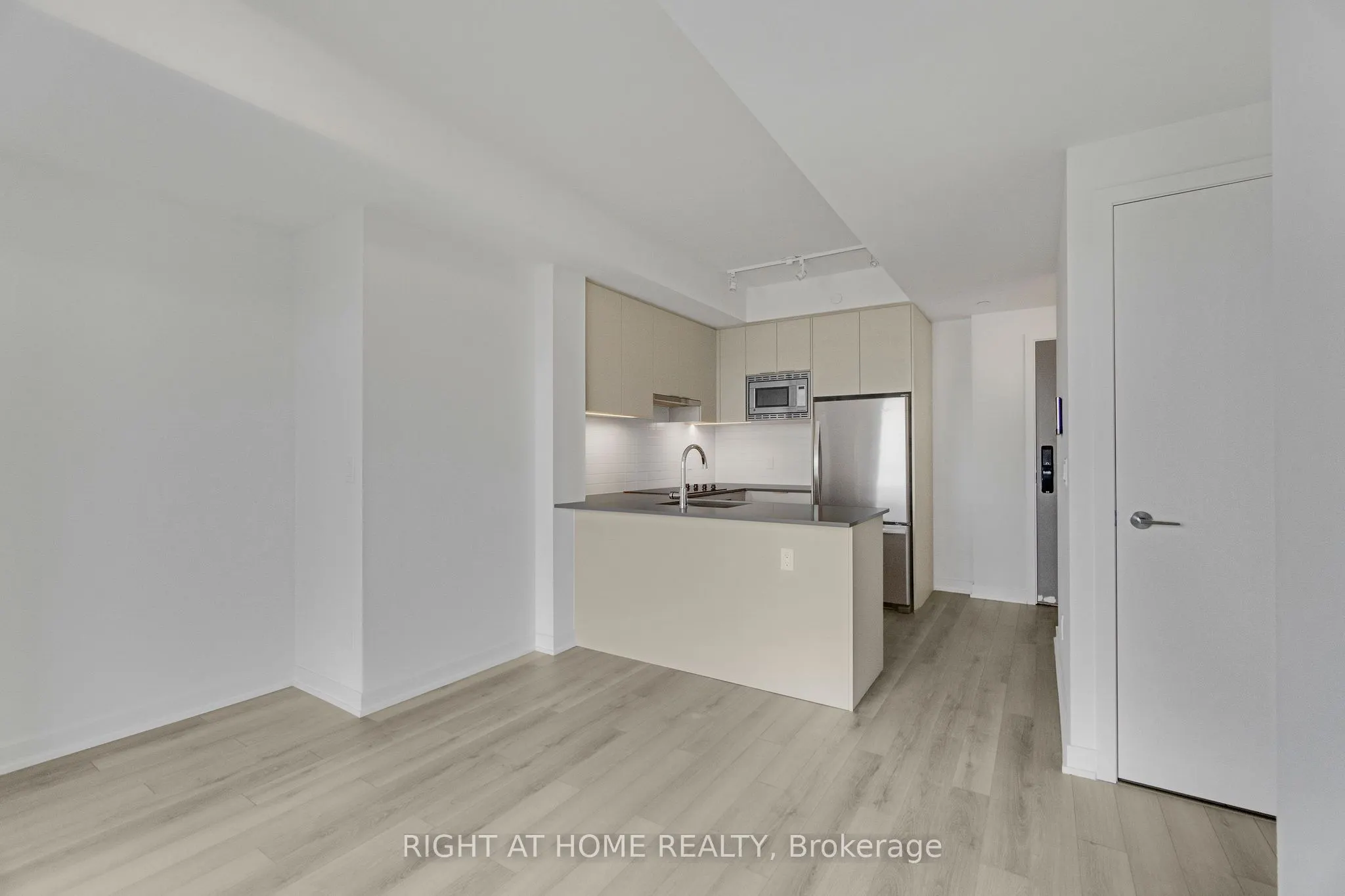 3079 Trafalgar Road, #609