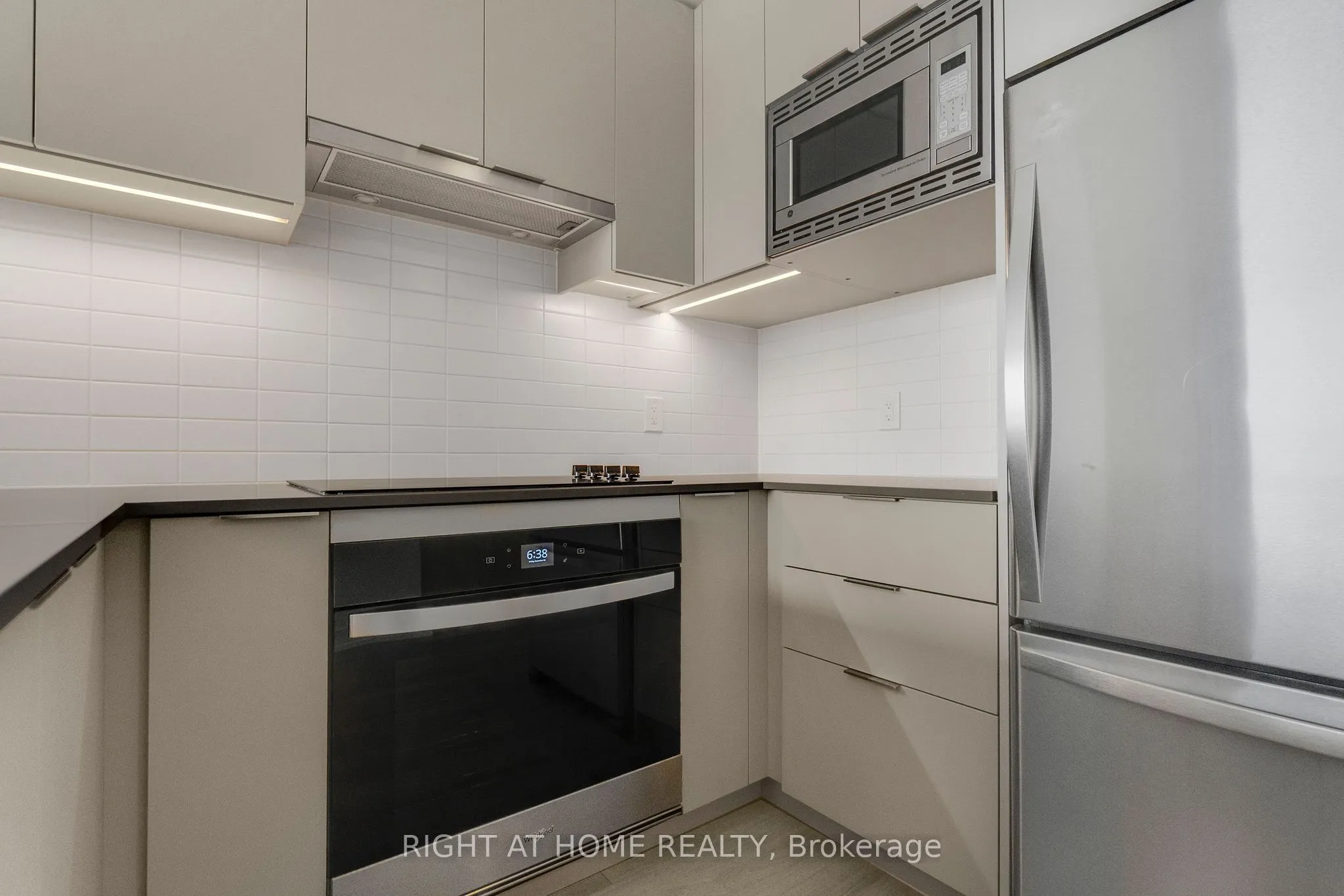 3079 Trafalgar Road, #609