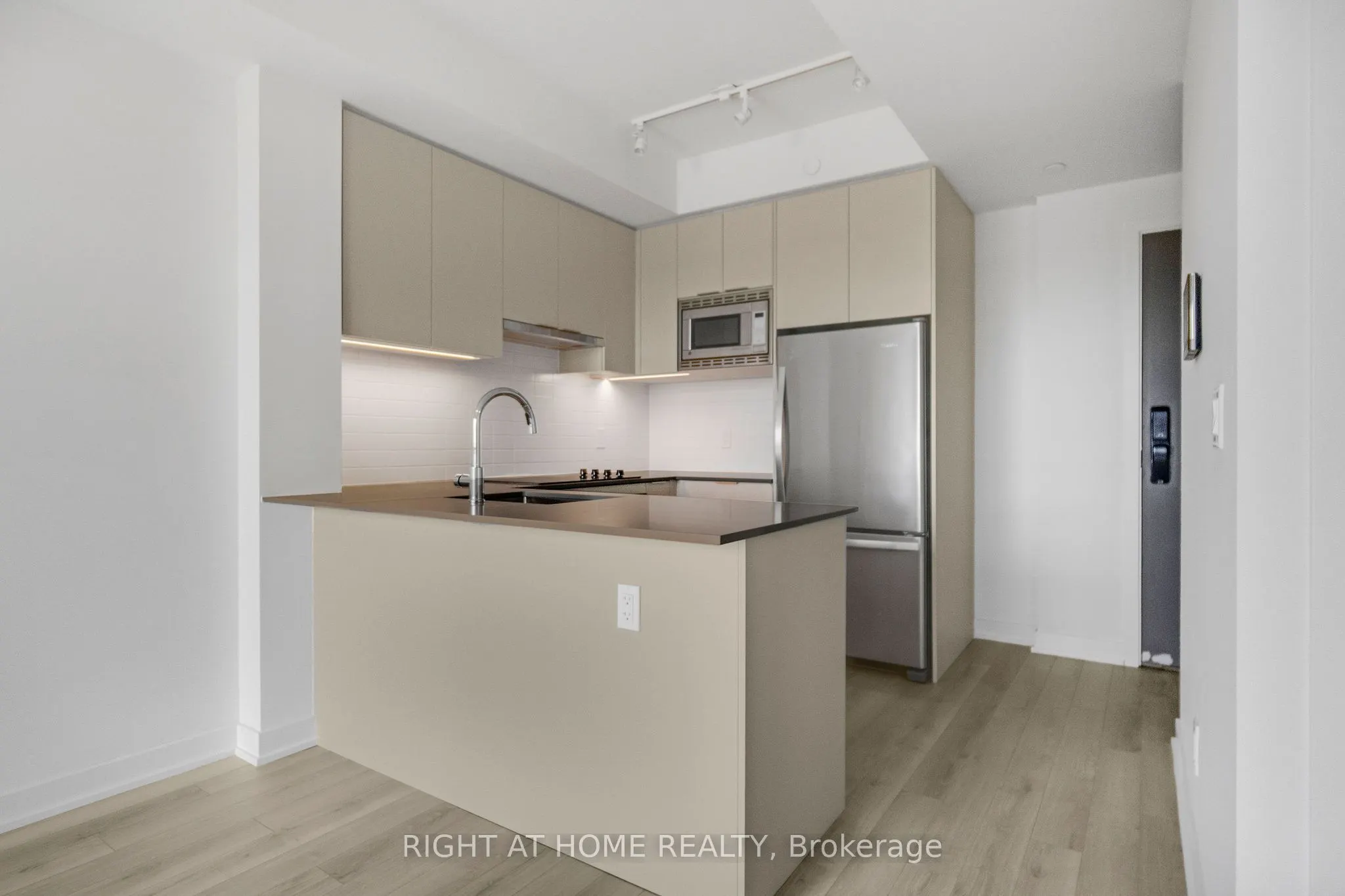 3079 Trafalgar Road, #609
