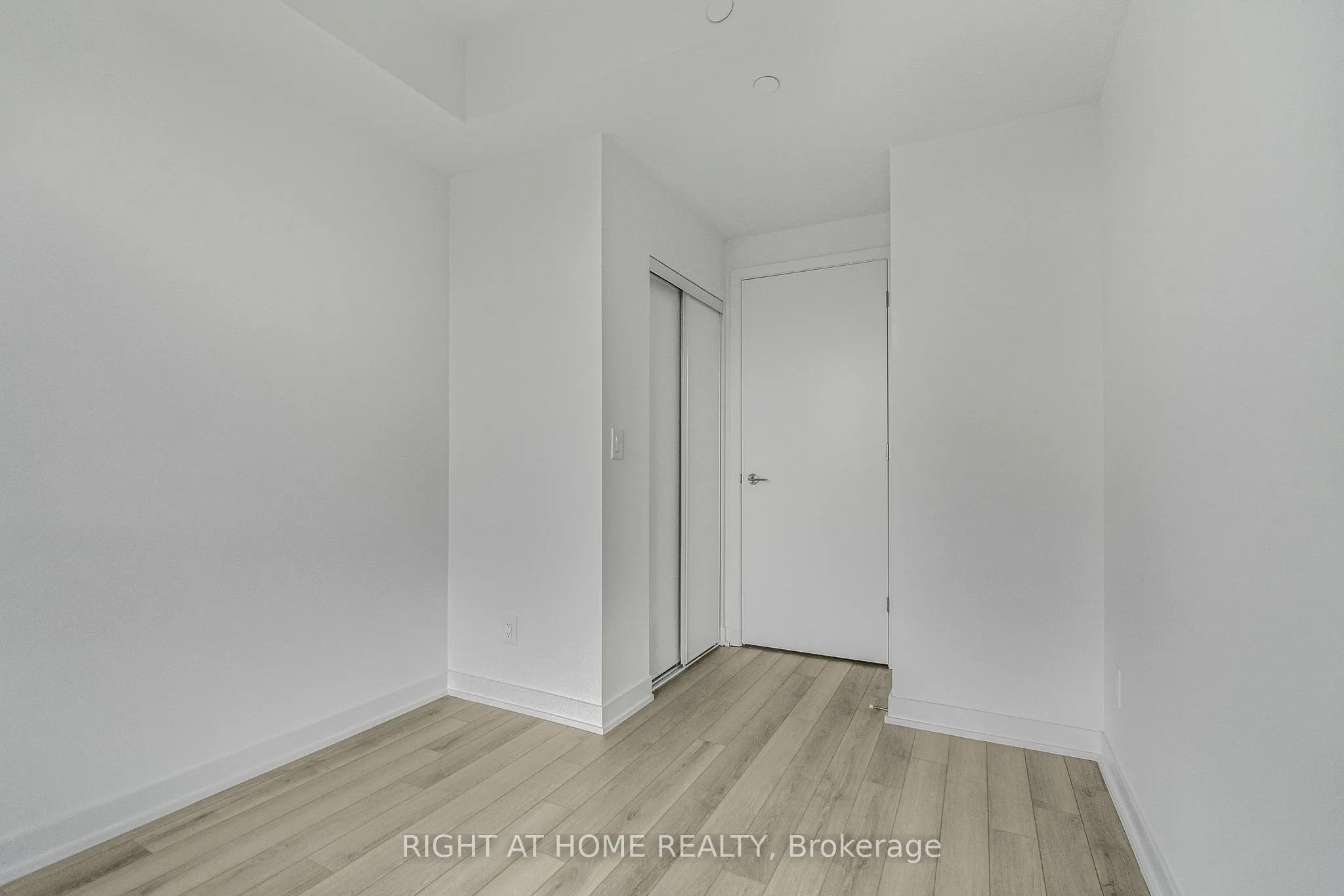 3079 Trafalgar Road, #609