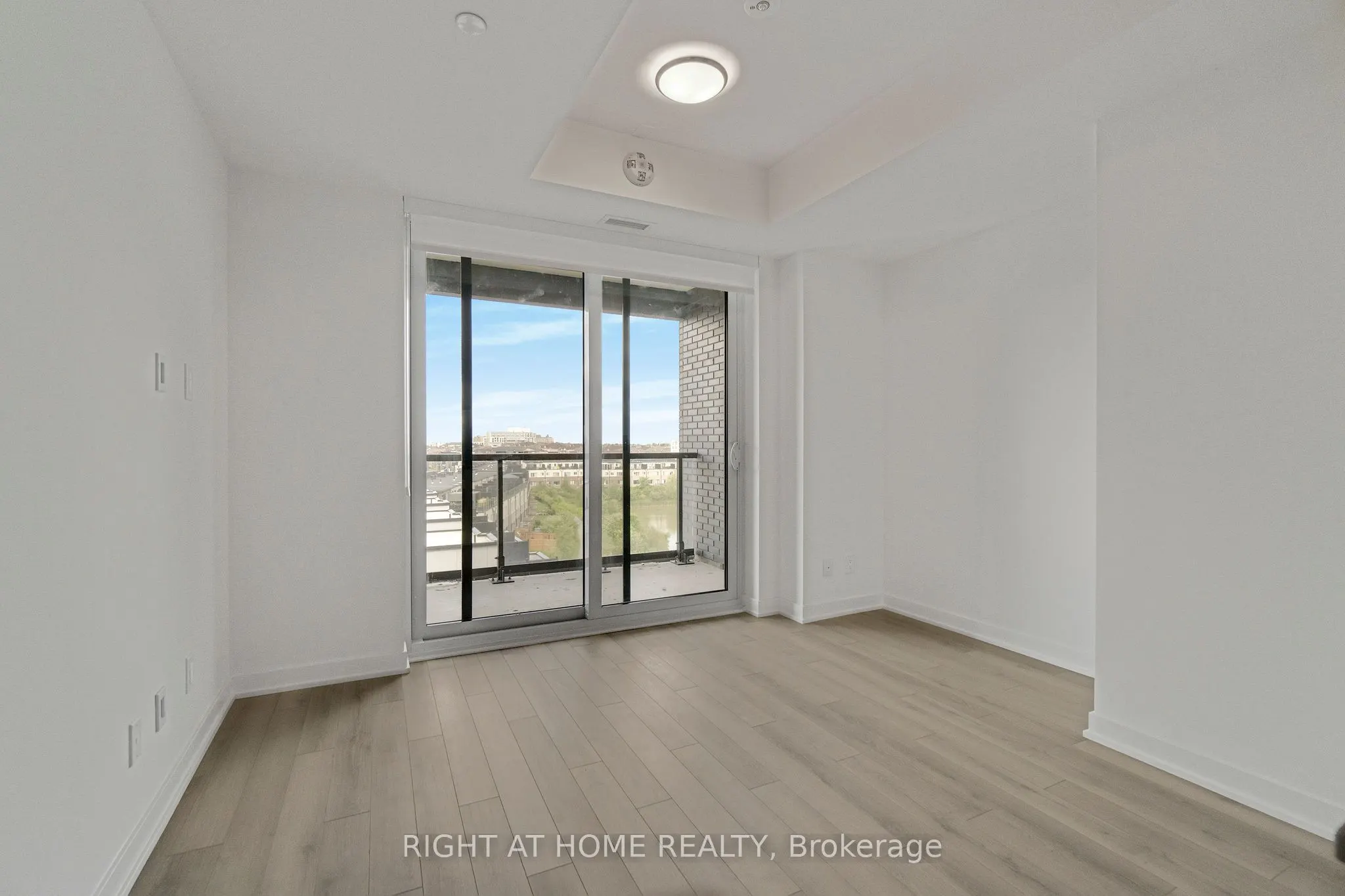 3079 Trafalgar Road, #609