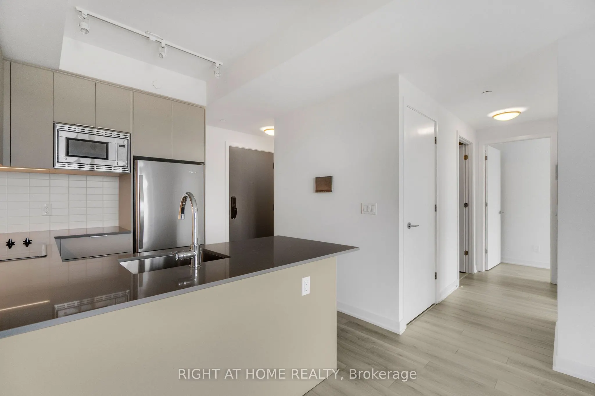 3079 Trafalgar Road, #609