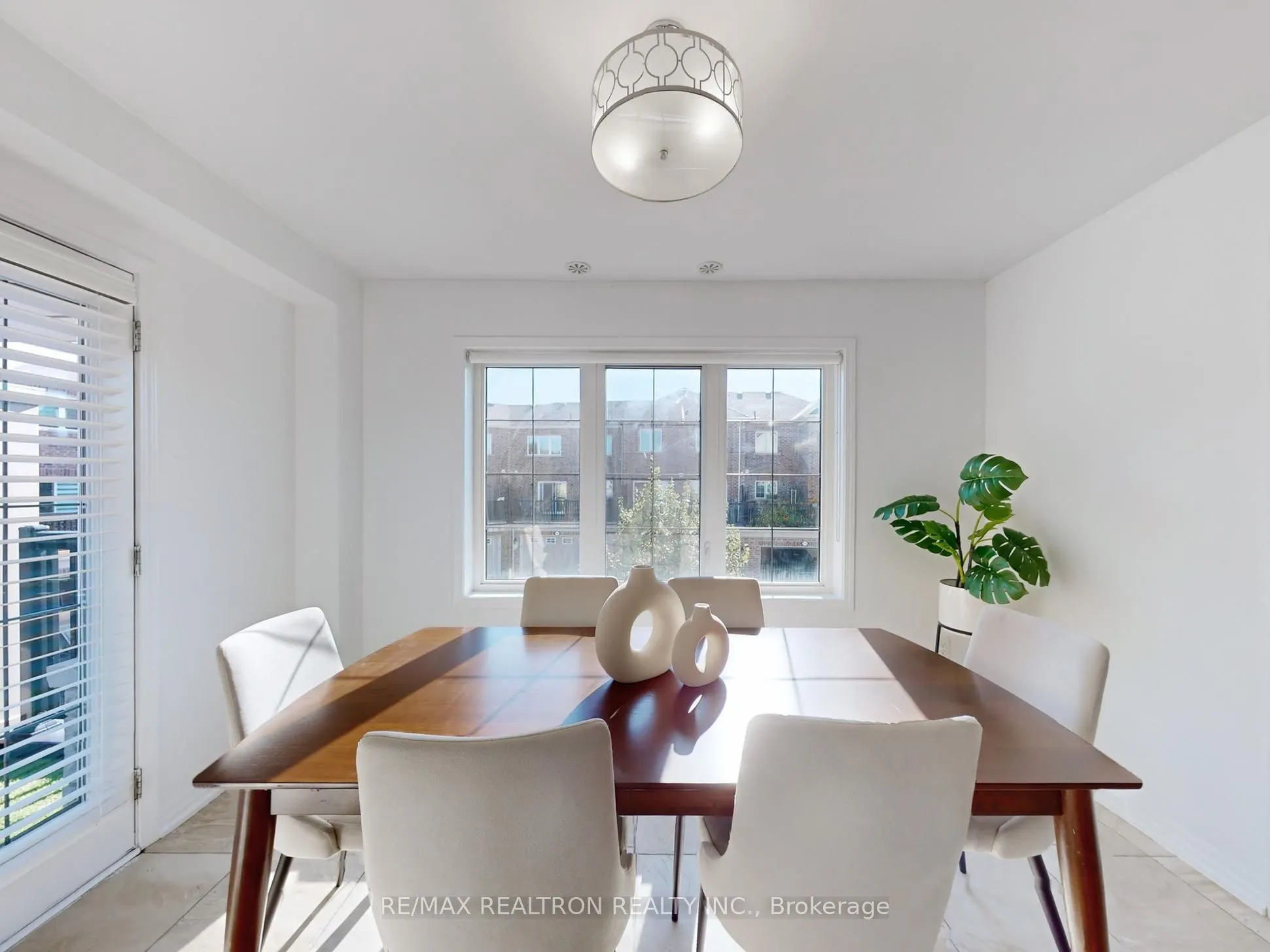 370 Timberland Gate