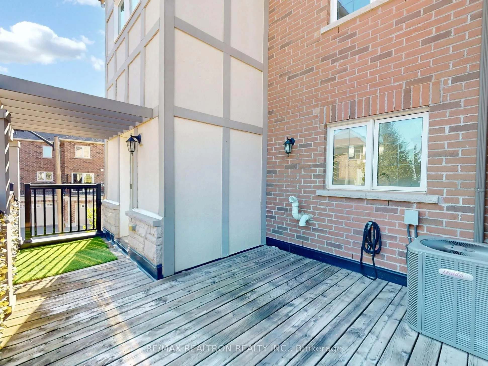 370 Timberland Gate