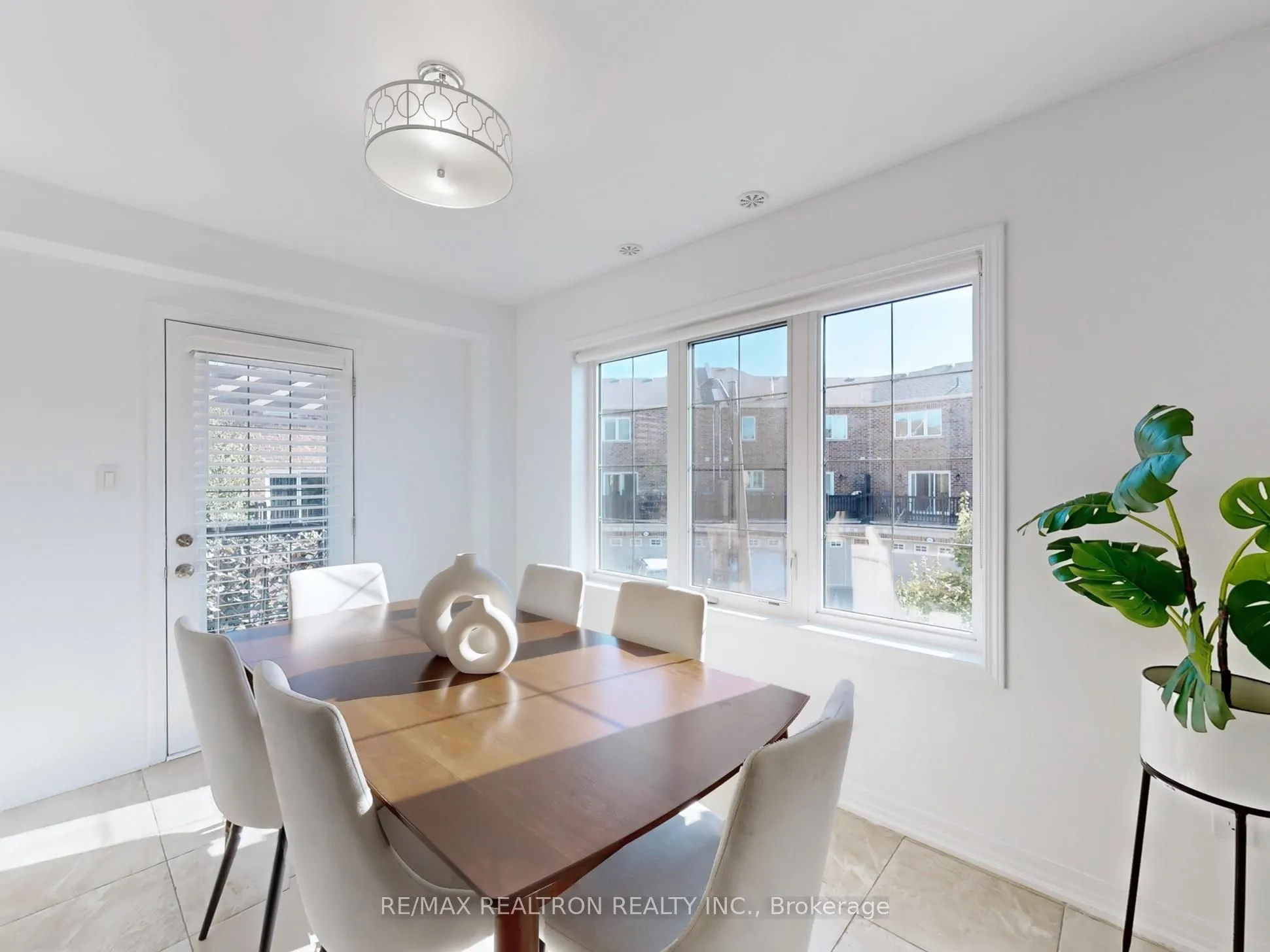370 Timberland Gate