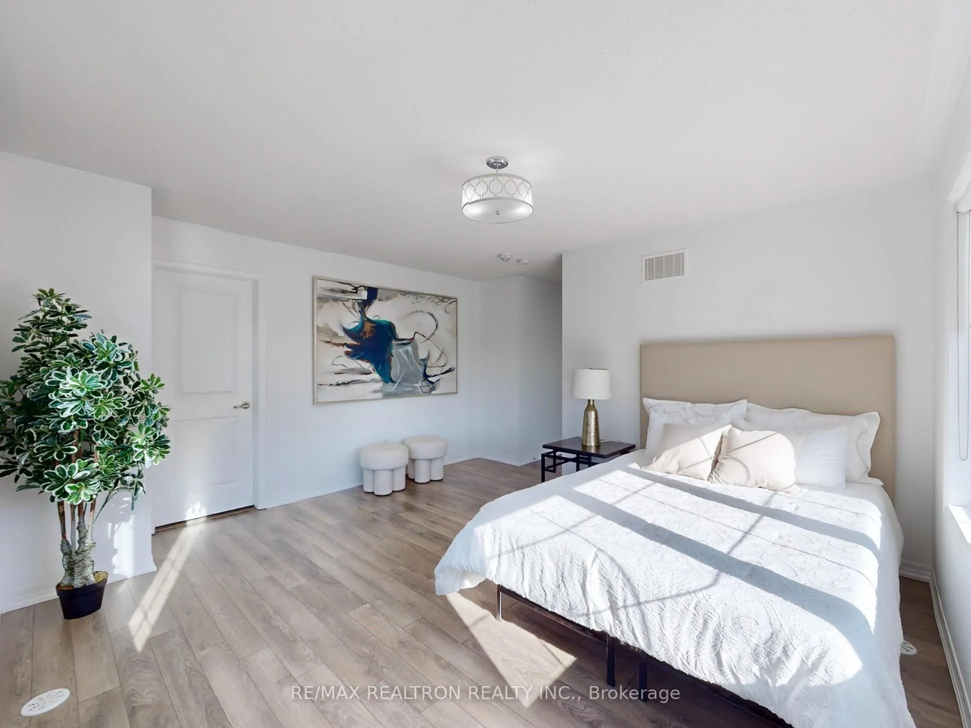370 Timberland Gate