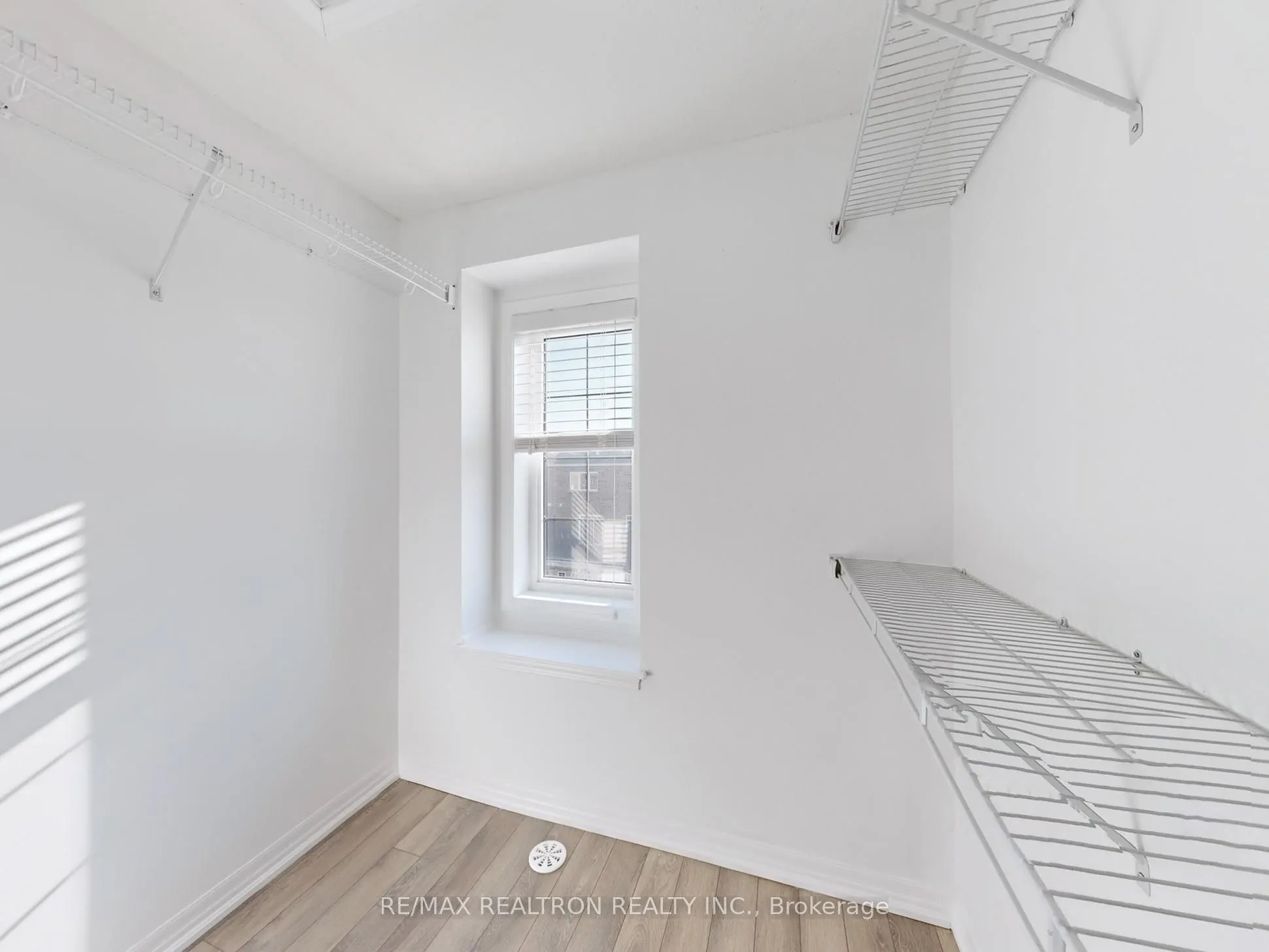 370 Timberland Gate