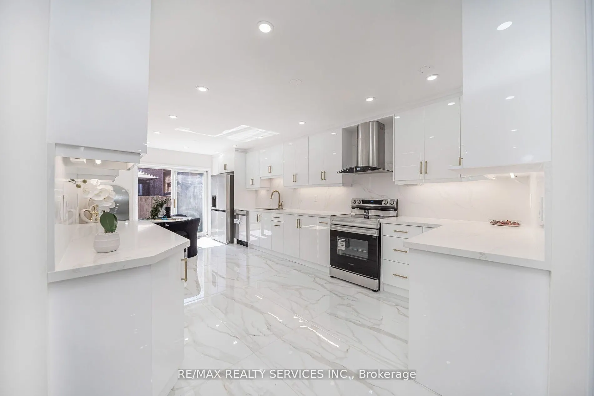 10 Linderwood Drive