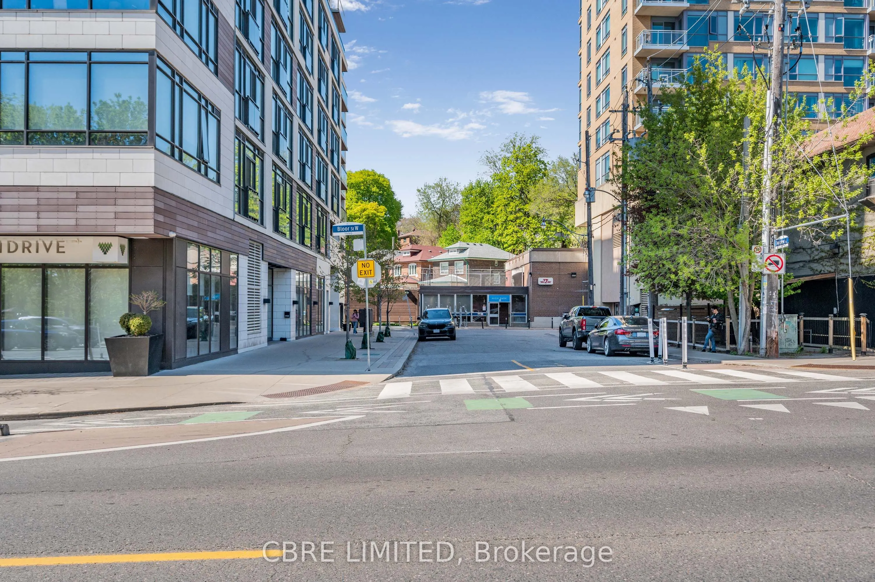 1988 Bloor Street W