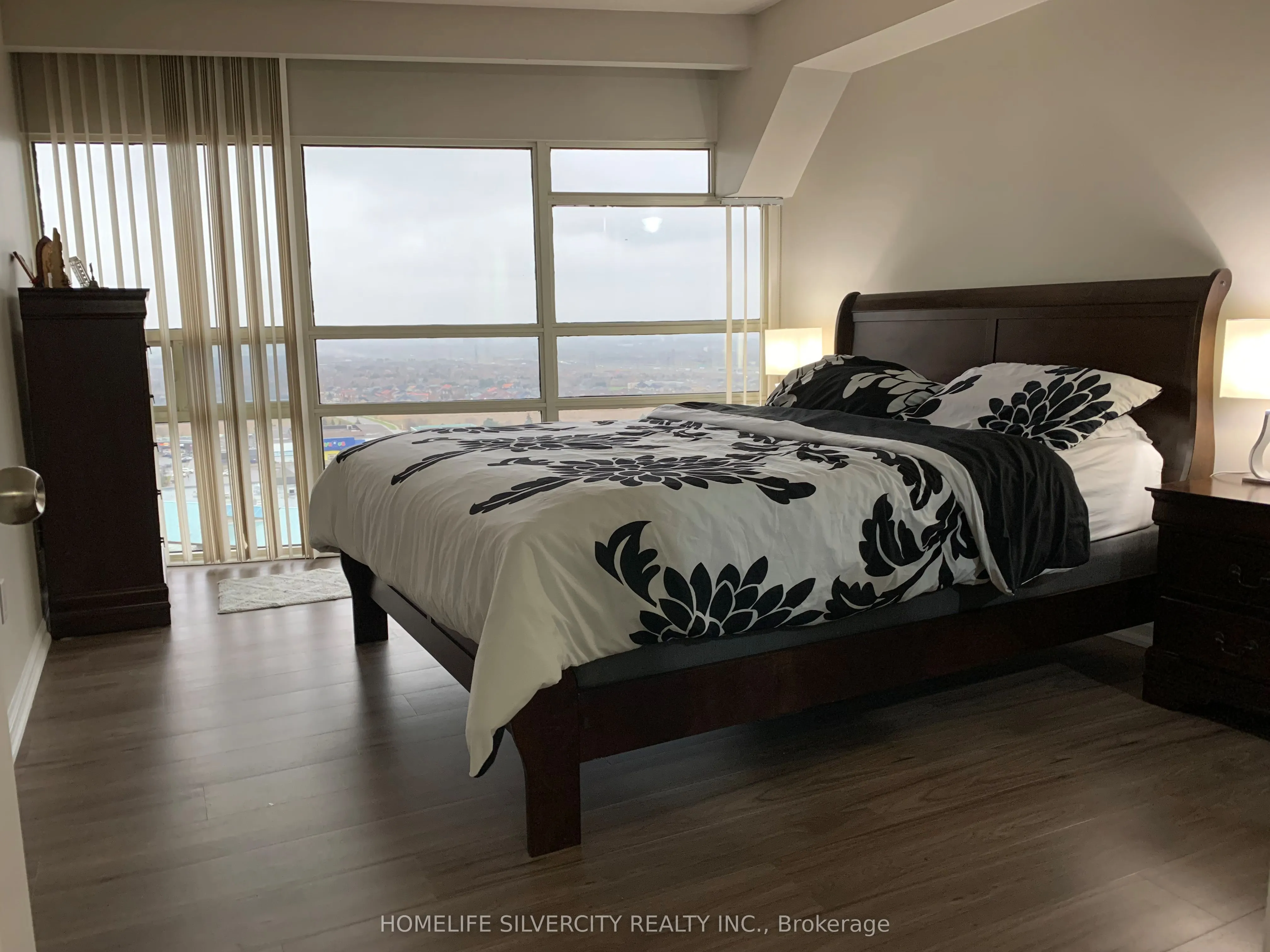 50 Eglinton Avenue W, #2201