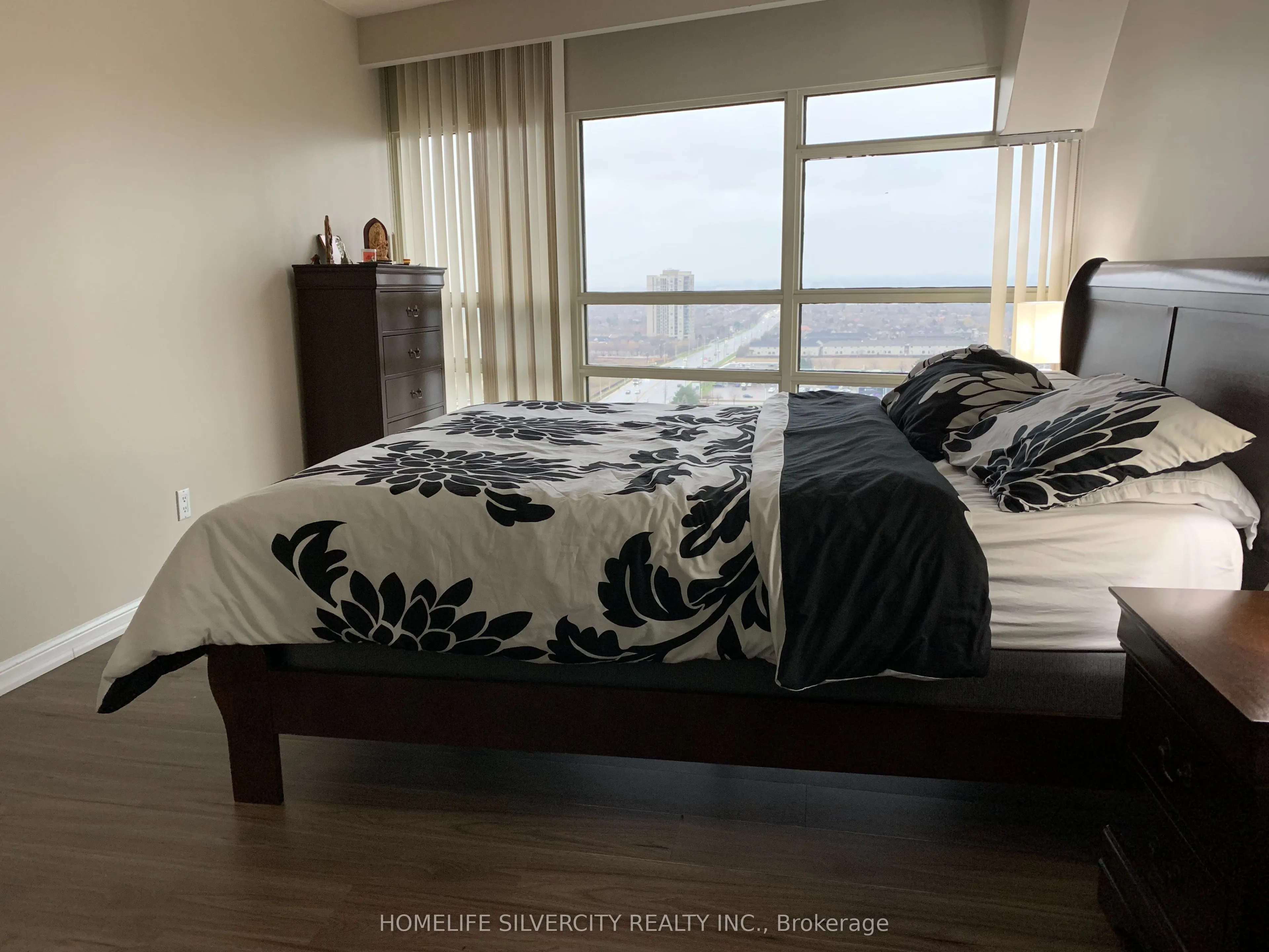 50 Eglinton Avenue W, #2201