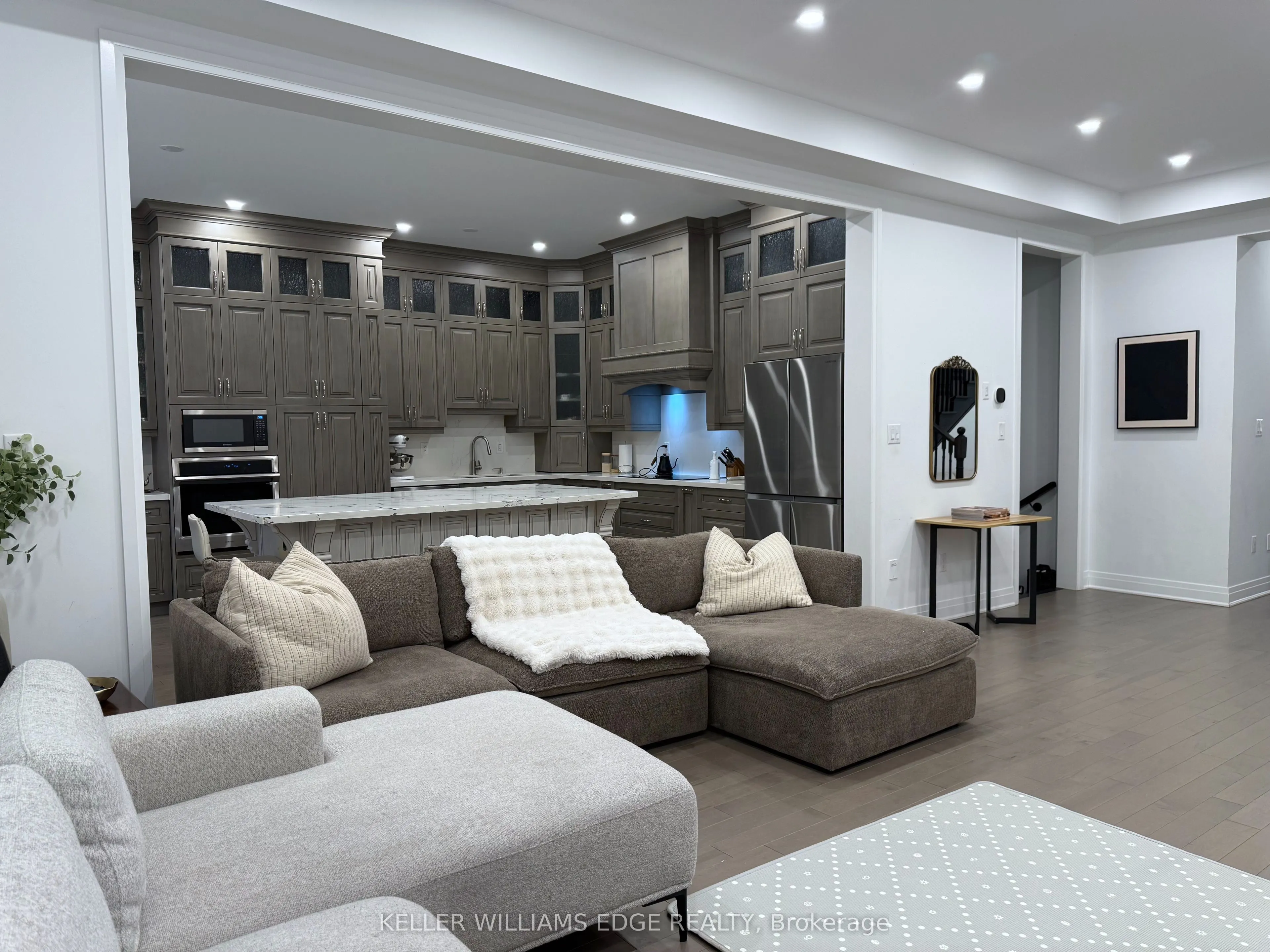 470 Violet Gate