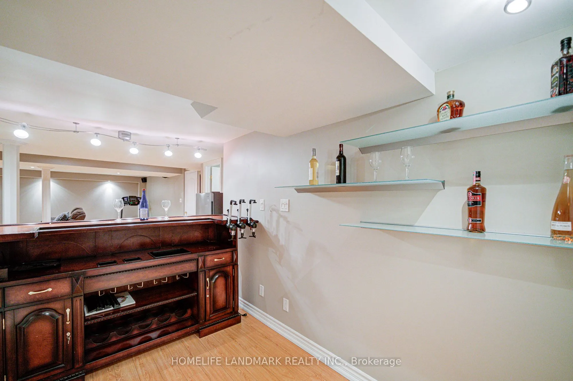 1388 Pinery Crescent
