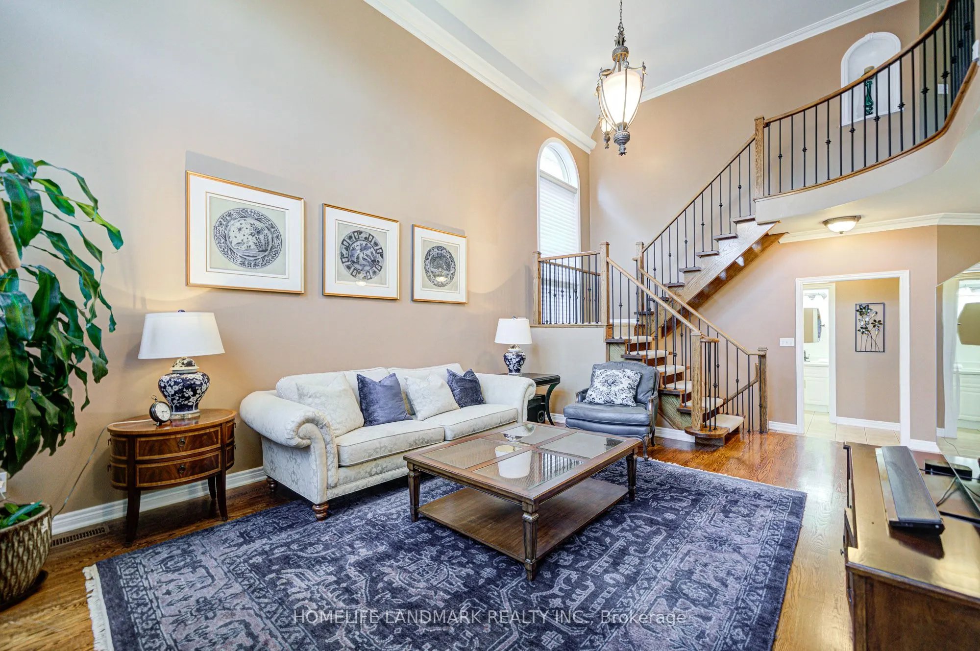 1388 Pinery Crescent