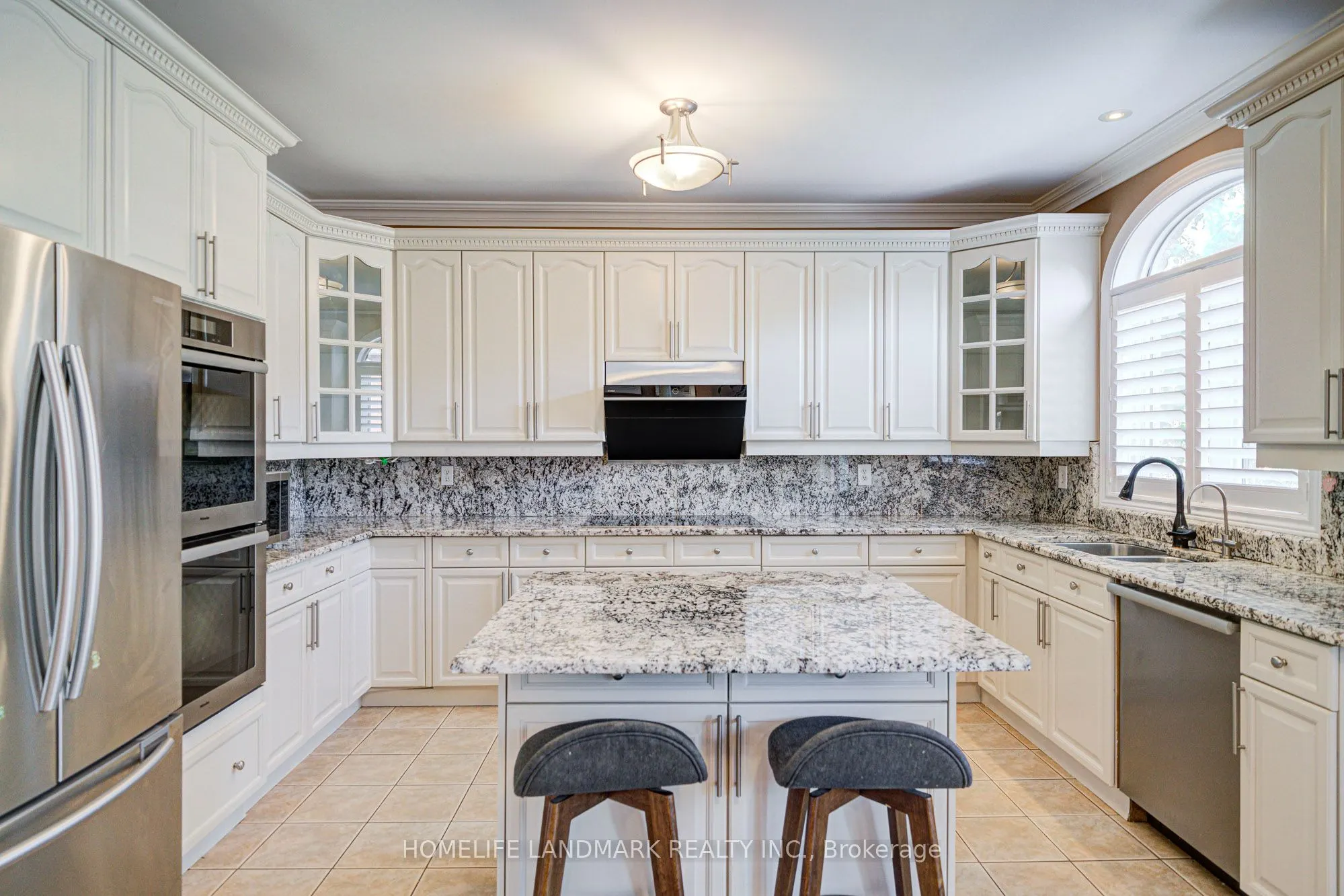 1388 Pinery Crescent