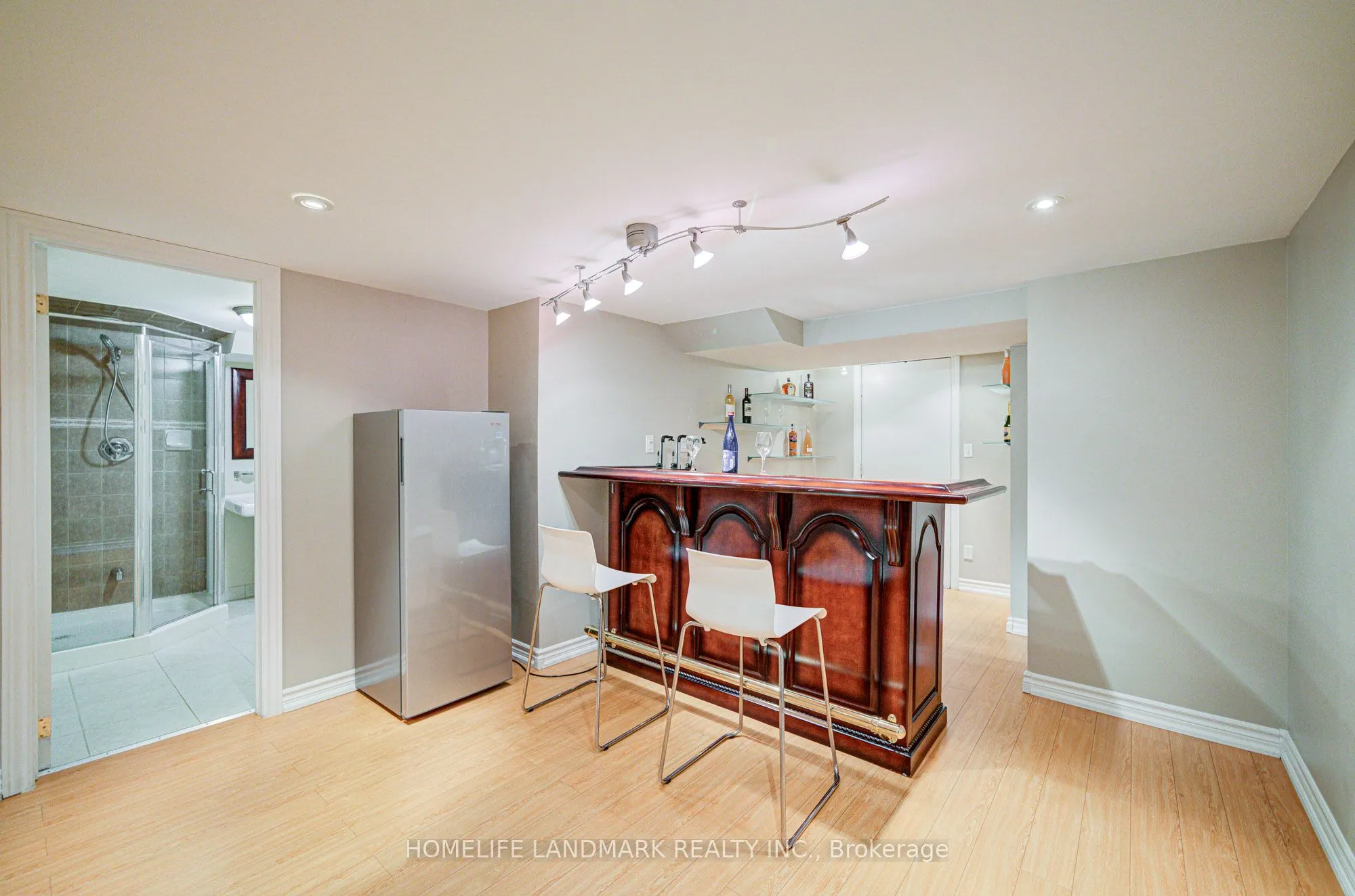 1388 Pinery Crescent