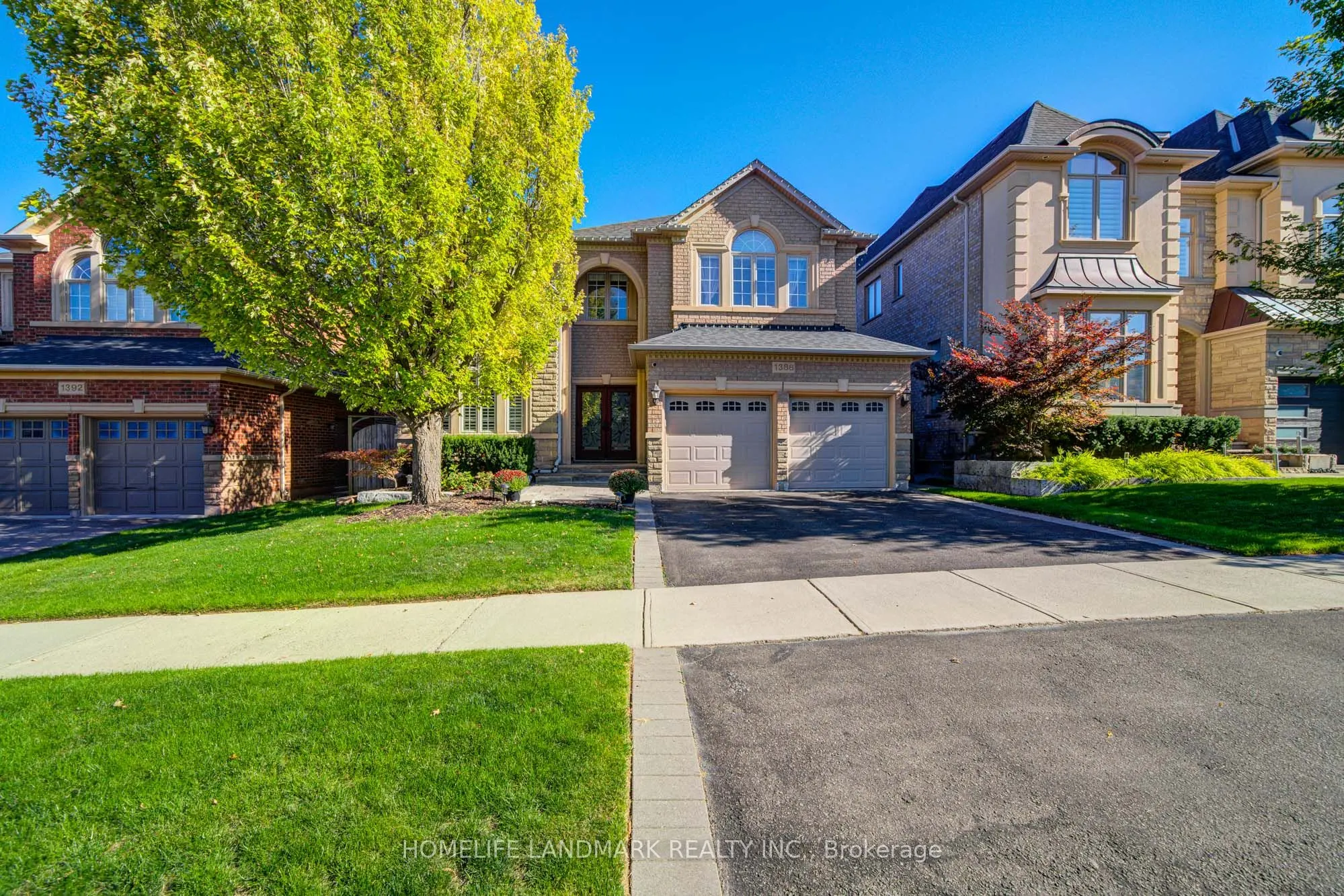 1388 Pinery Crescent