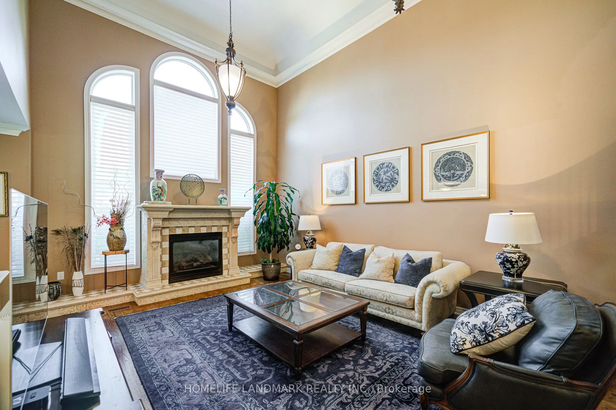 1388 Pinery Crescent