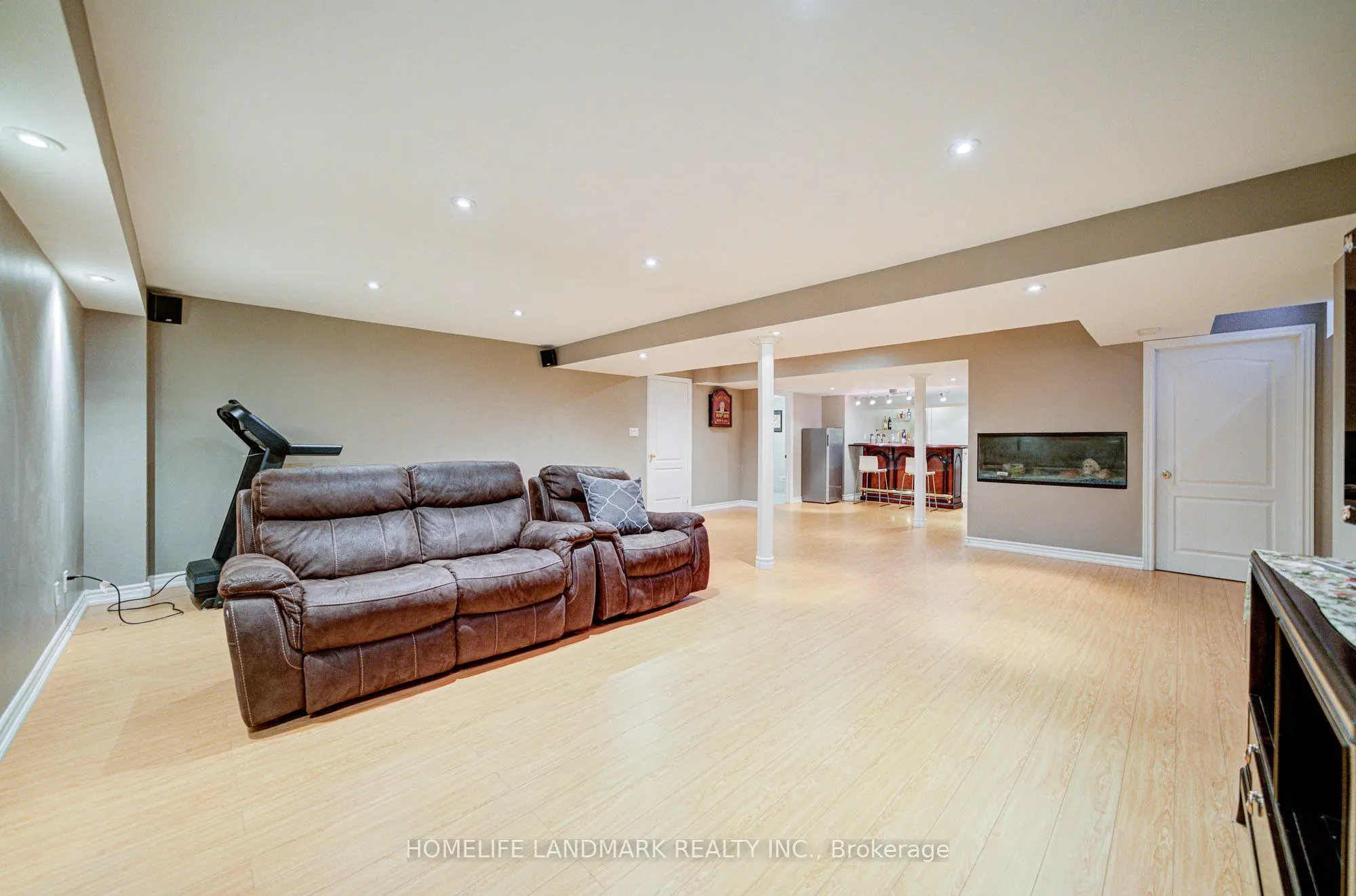 1388 Pinery Crescent