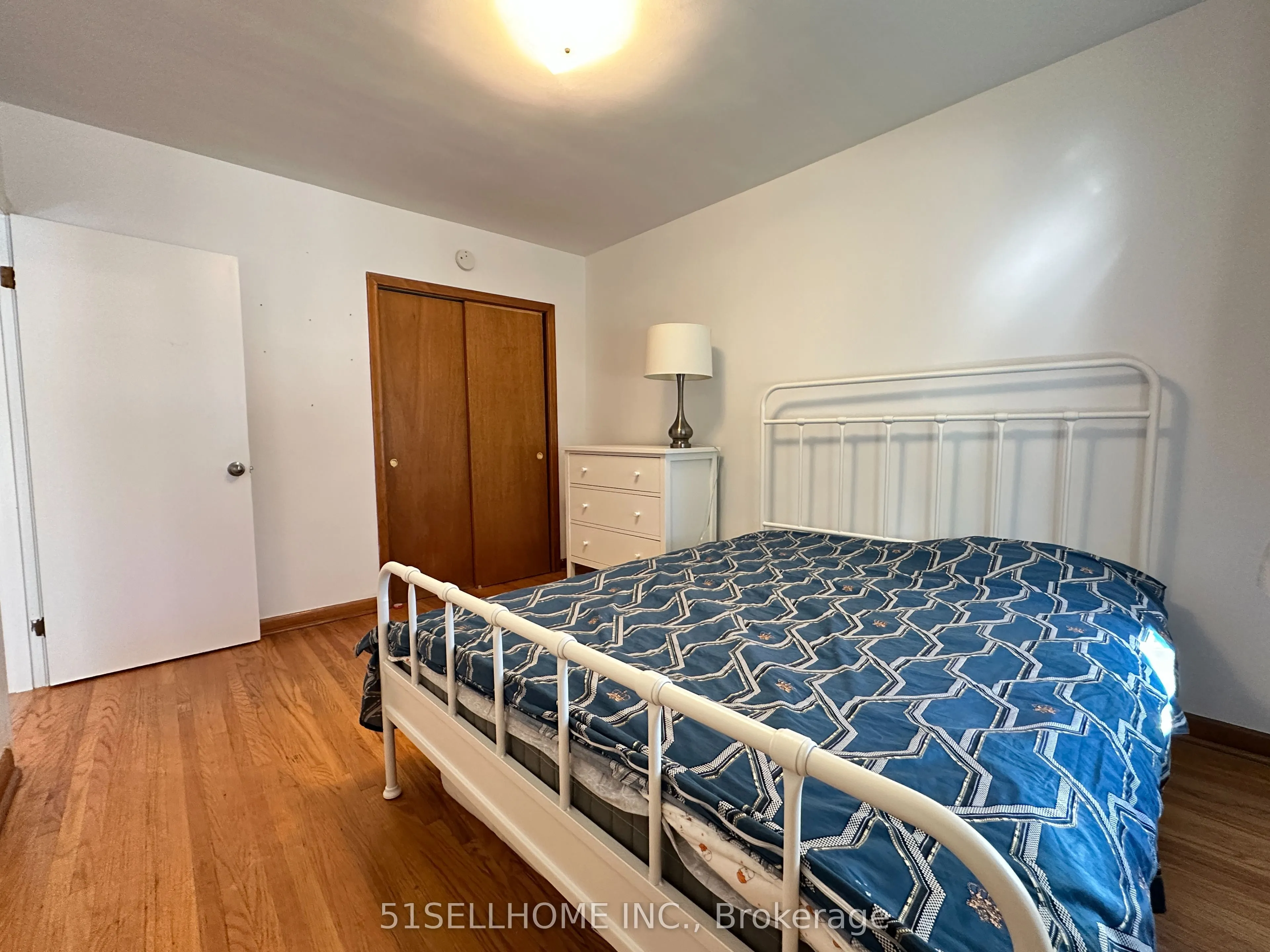 1349 Sedgewick Crescent