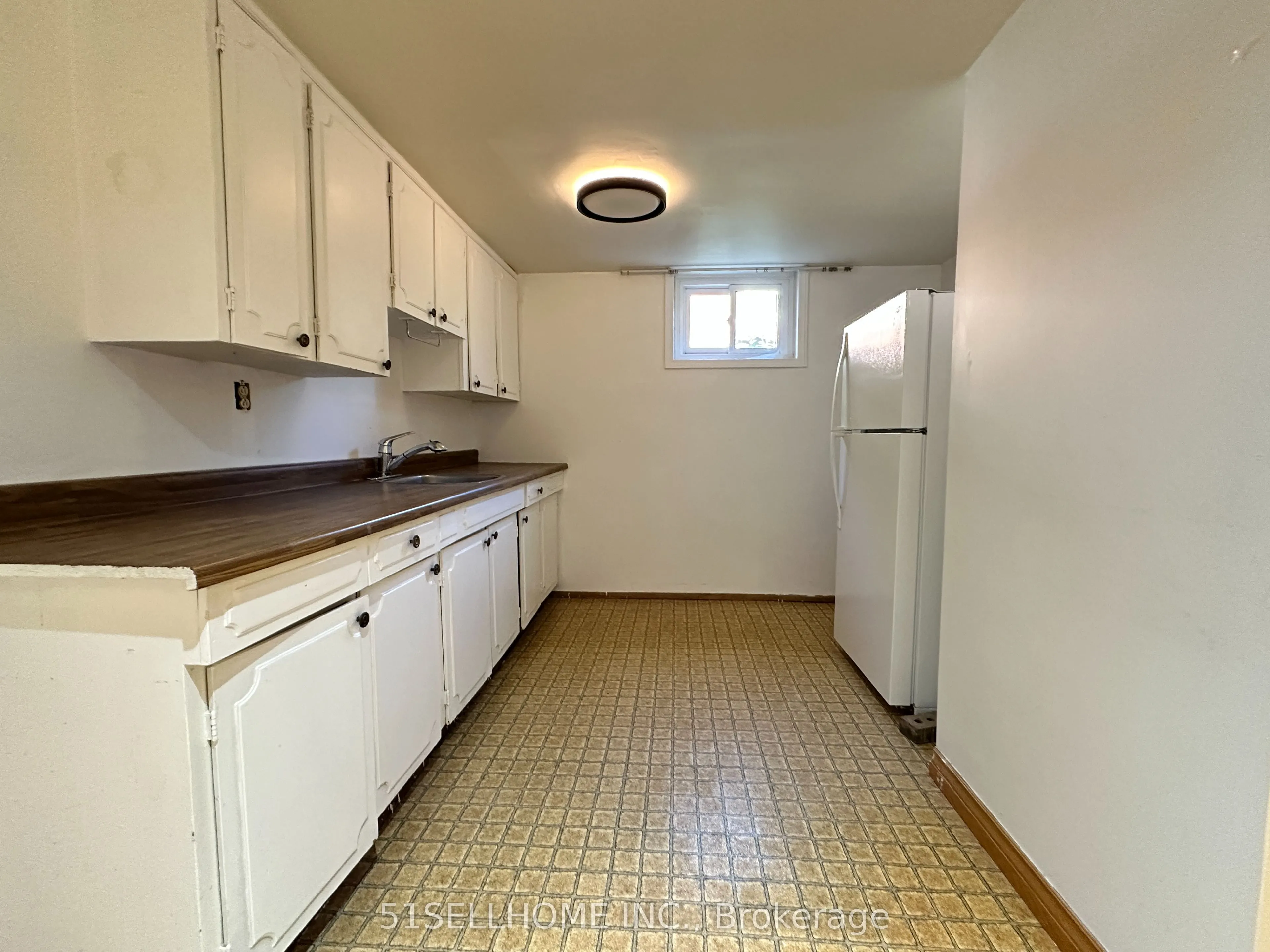 1349 Sedgewick Crescent