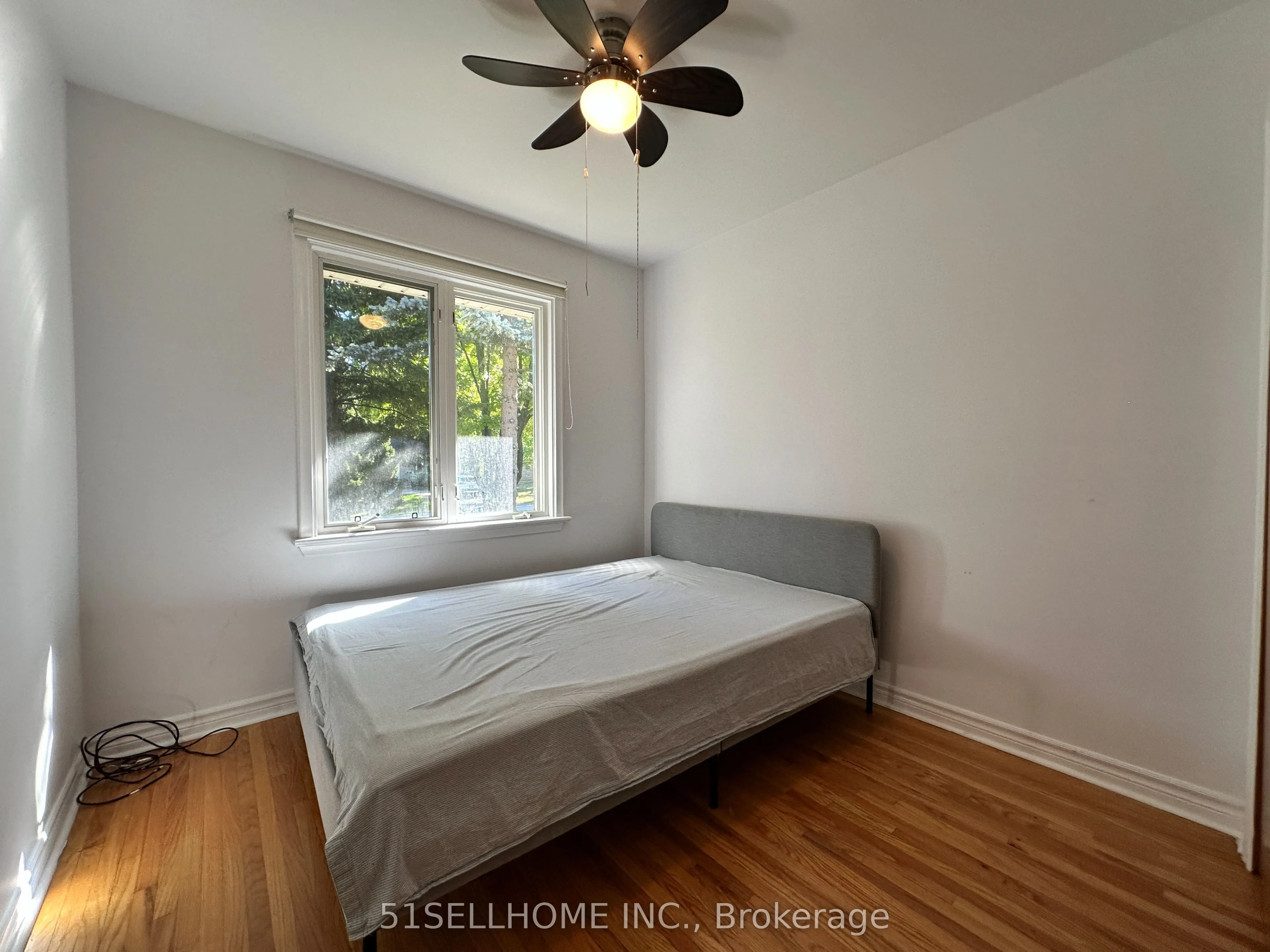 1349 Sedgewick Crescent