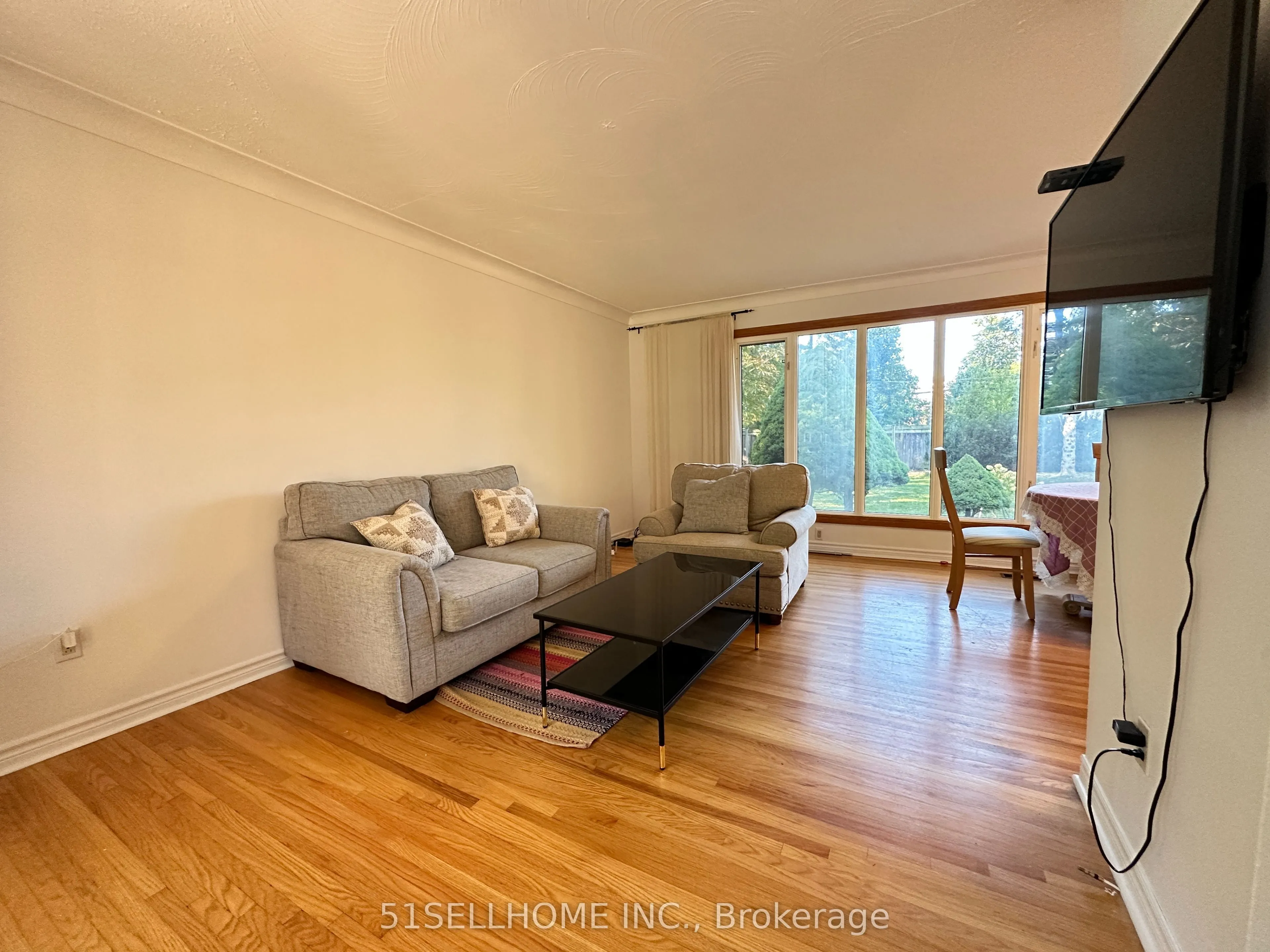 1349 Sedgewick Crescent